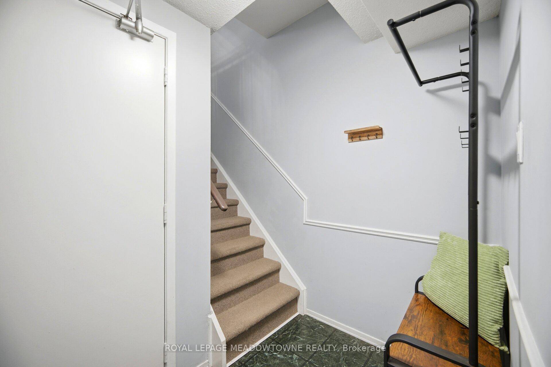 Photo 36 of 16 Dutch Myrtle Way, North York, Banbury-Don Mills — HOMEH