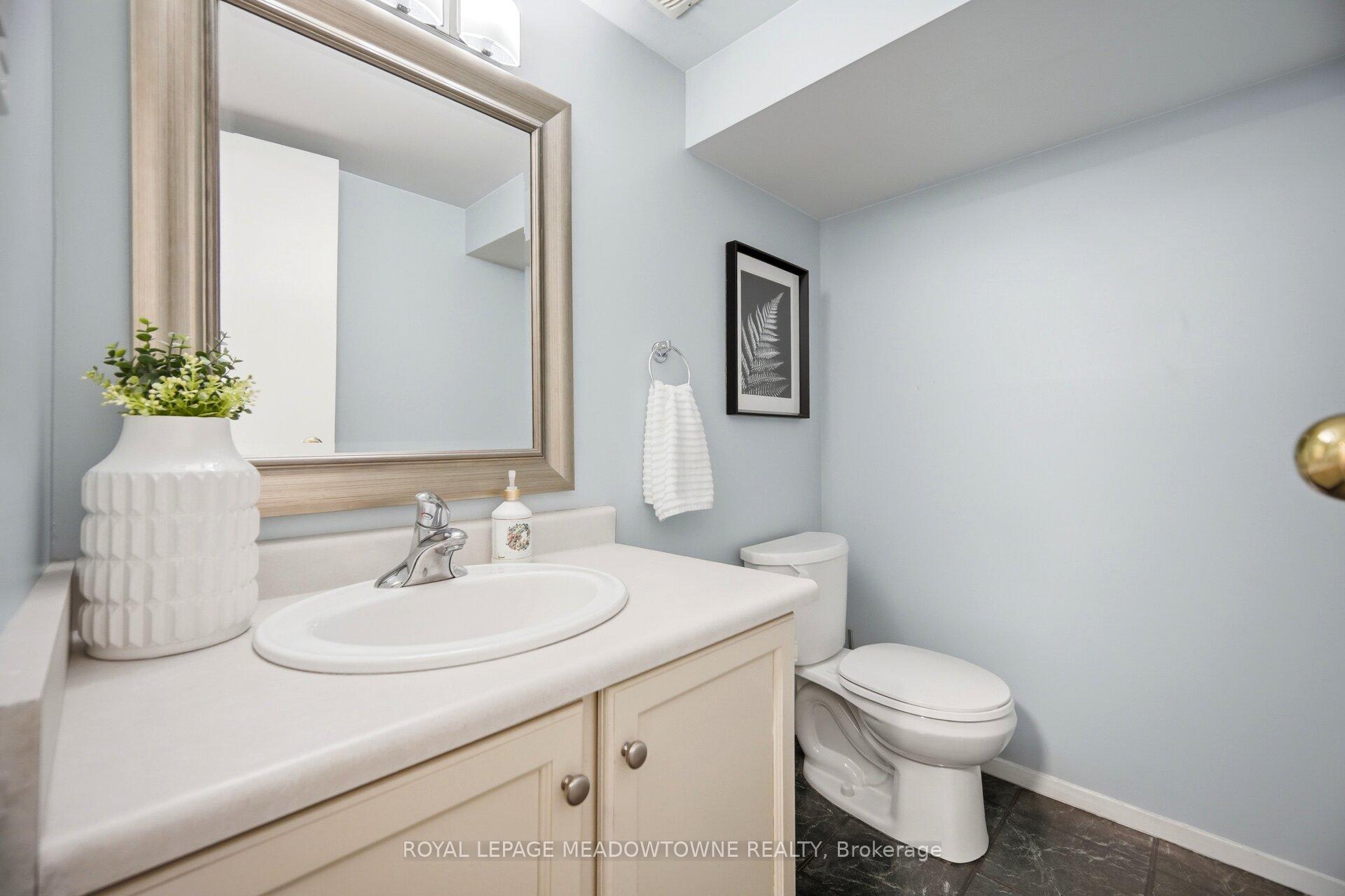 Photo 37 of 16 Dutch Myrtle Way, North York, Banbury-Don Mills — HOMEH