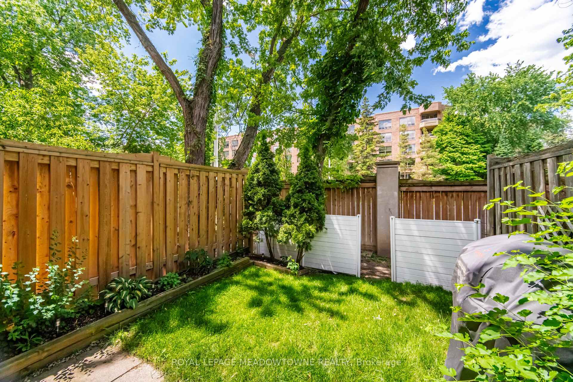 Photo 39 of 16 Dutch Myrtle Way, North York, Banbury-Don Mills — HOMEH