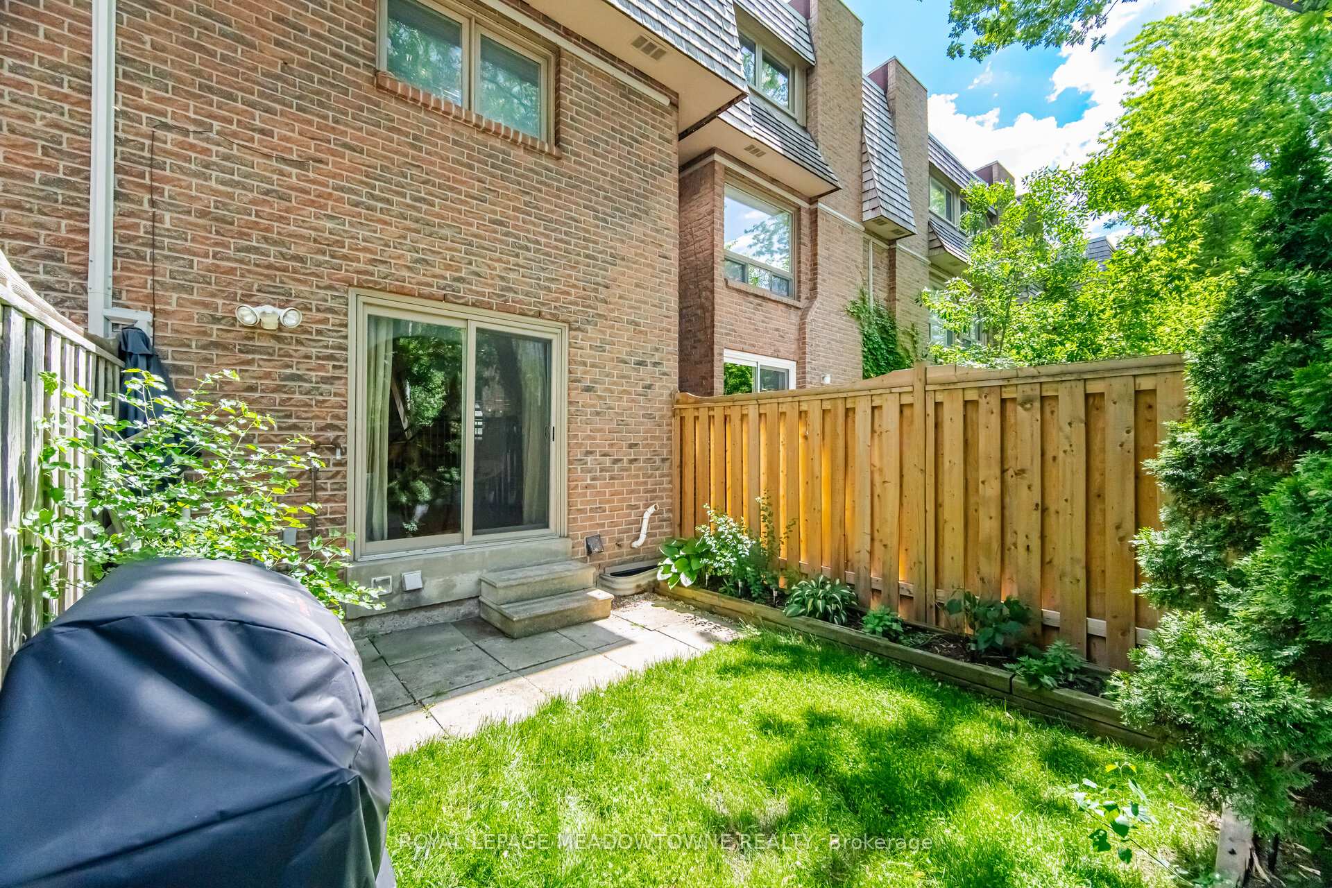 Photo 40 of 16 Dutch Myrtle Way, North York, Banbury-Don Mills — HOMEH