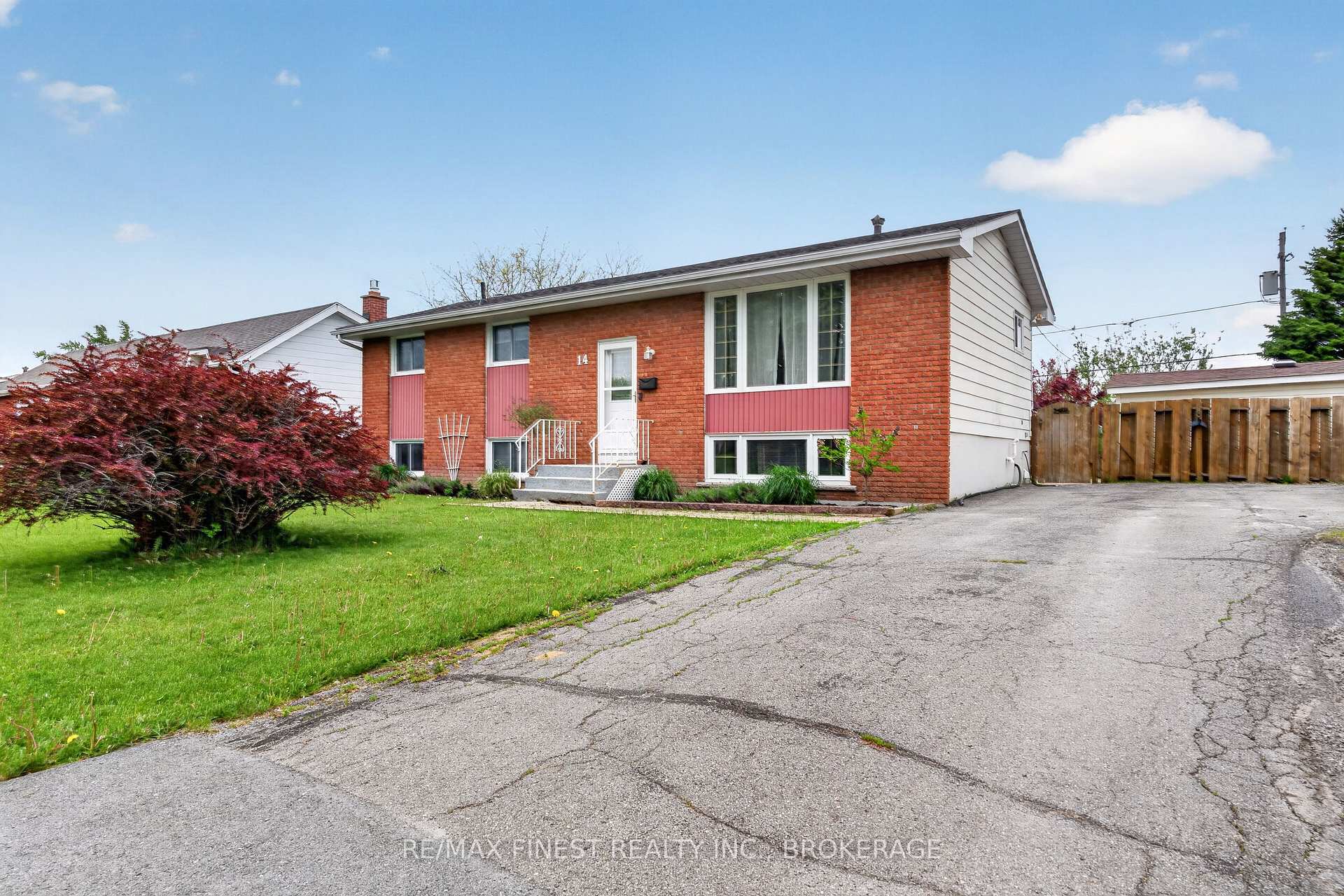 Photo 3 of 14 Chesterfield Drive, Loyalist, Amherstview — HOMEH