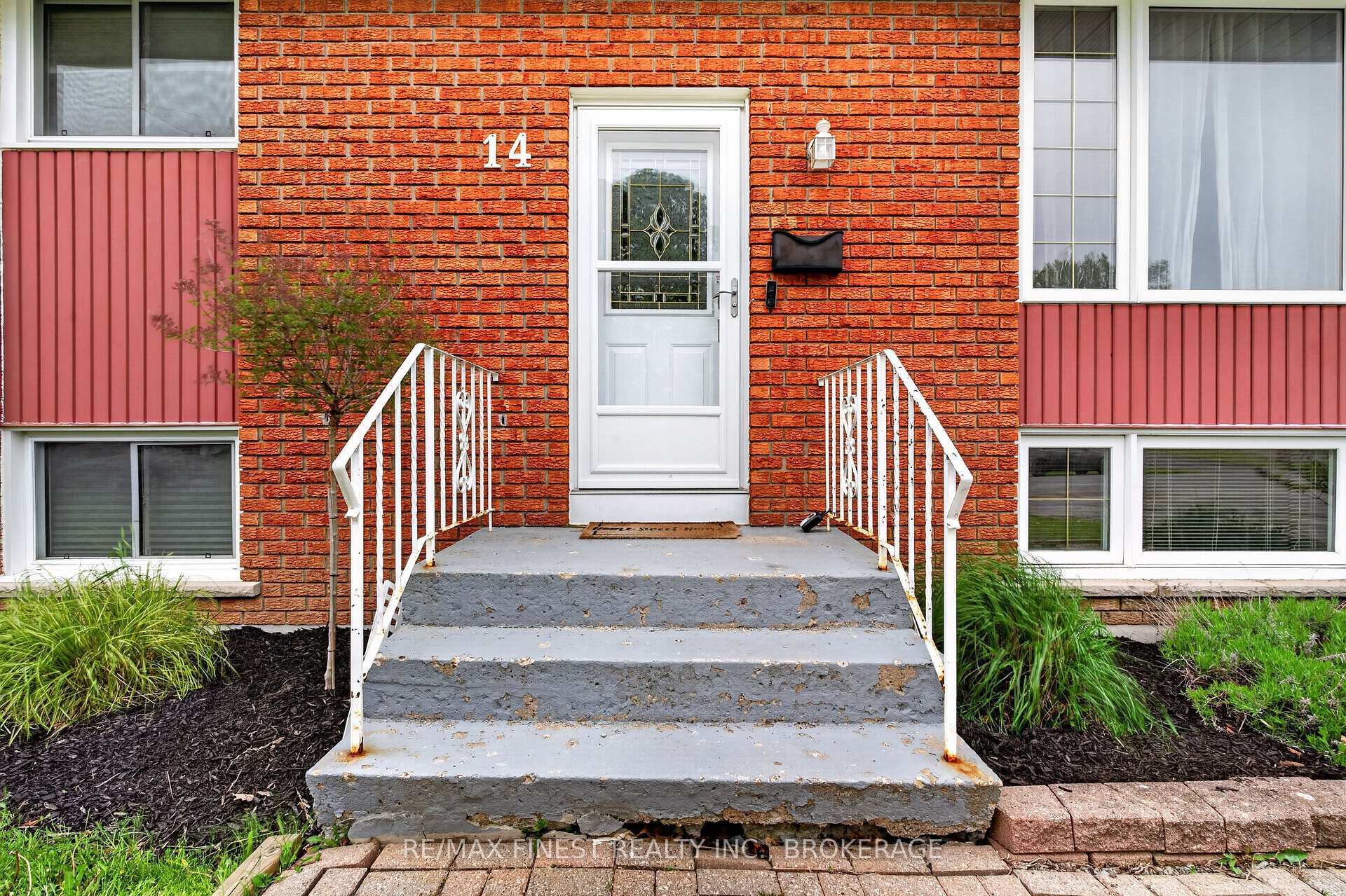 Photo 5 of 14 Chesterfield Drive, Loyalist, Amherstview — HOMEH