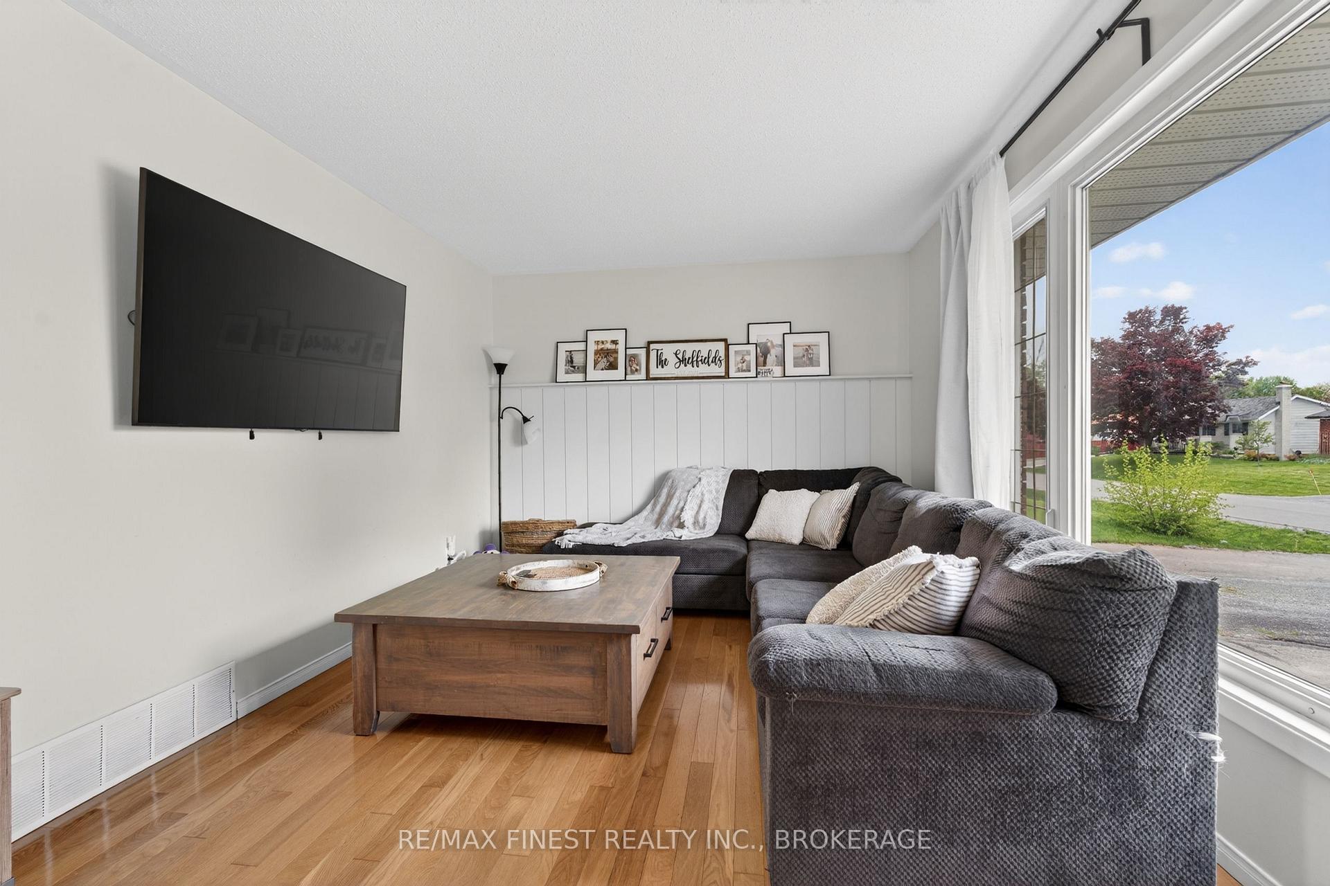 Photo 6 of 14 Chesterfield Drive, Loyalist, Amherstview — HOMEH