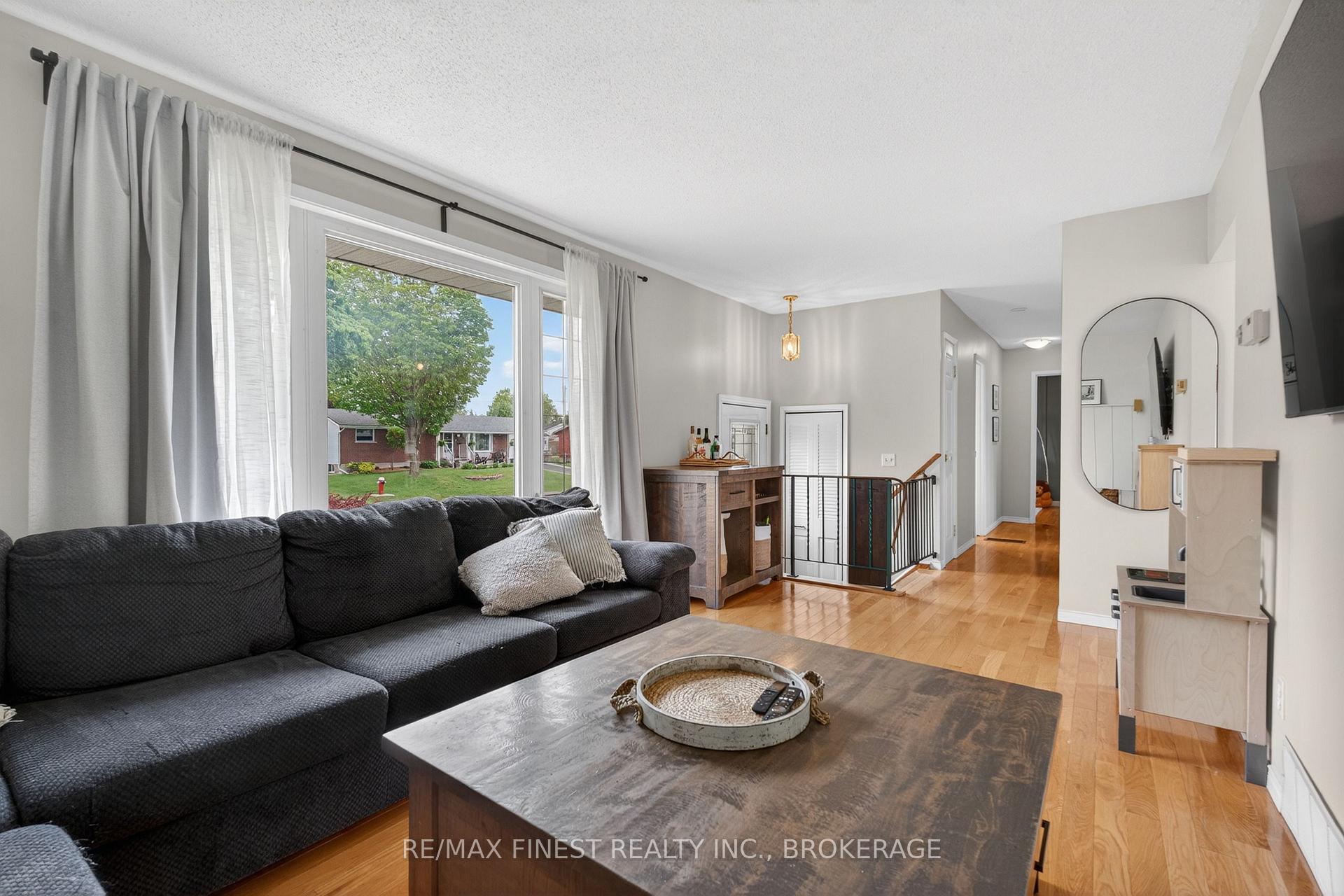 Photo 9 of 14 Chesterfield Drive, Loyalist, Amherstview — HOMEH