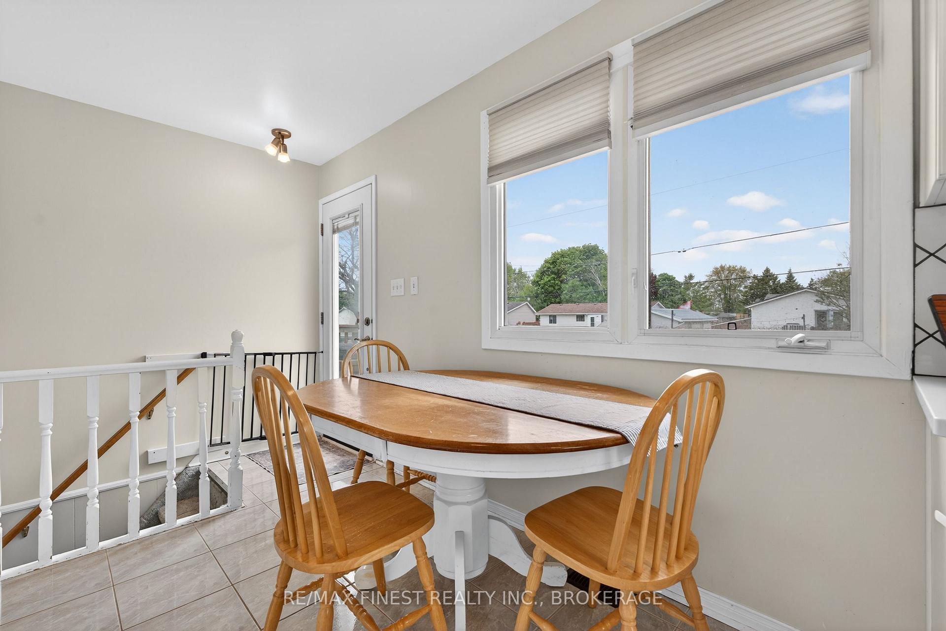 Photo 11 of 14 Chesterfield Drive, Loyalist, Amherstview — HOMEH
