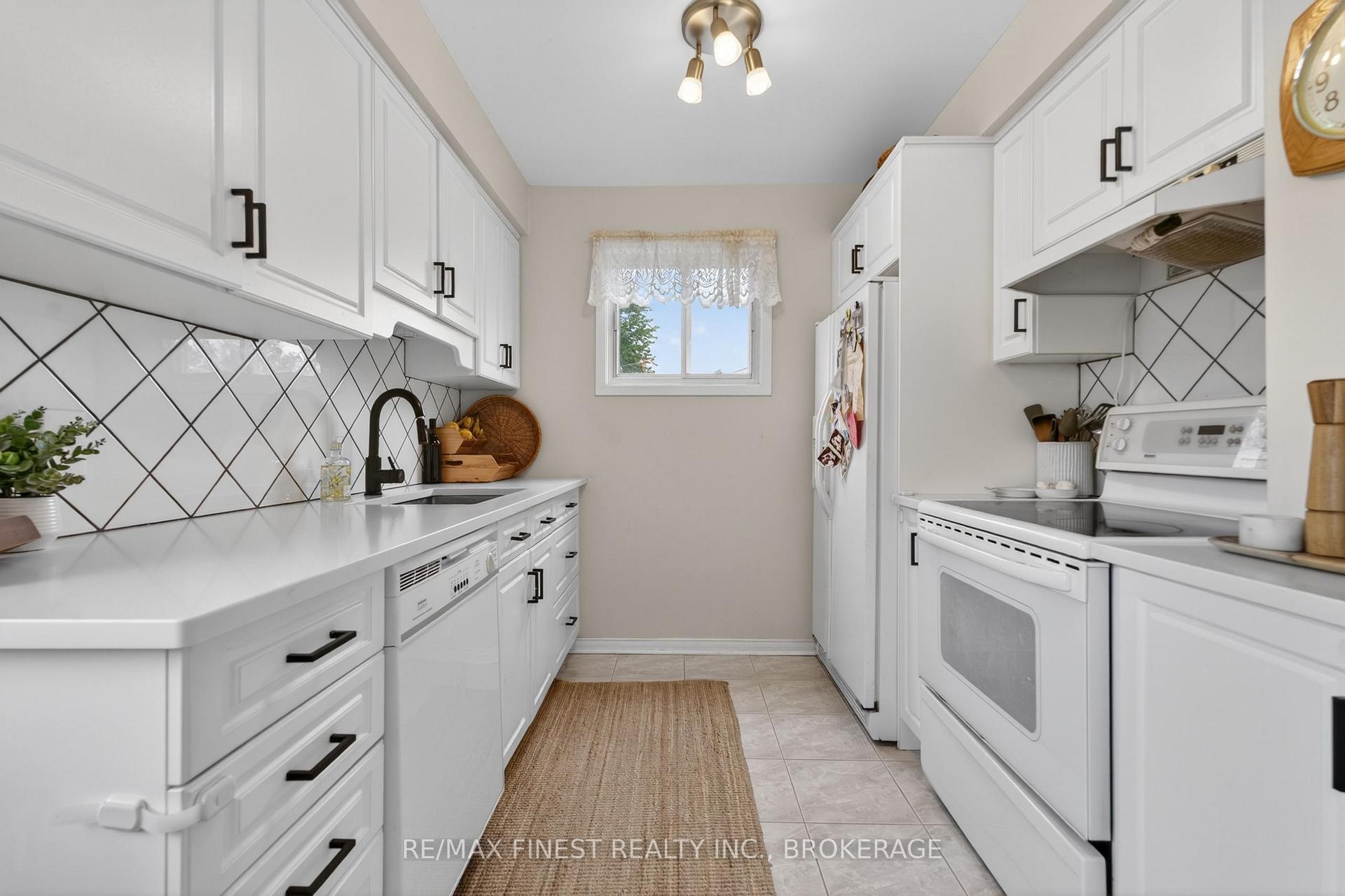 Photo 12 of 14 Chesterfield Drive, Loyalist, Amherstview — HOMEH