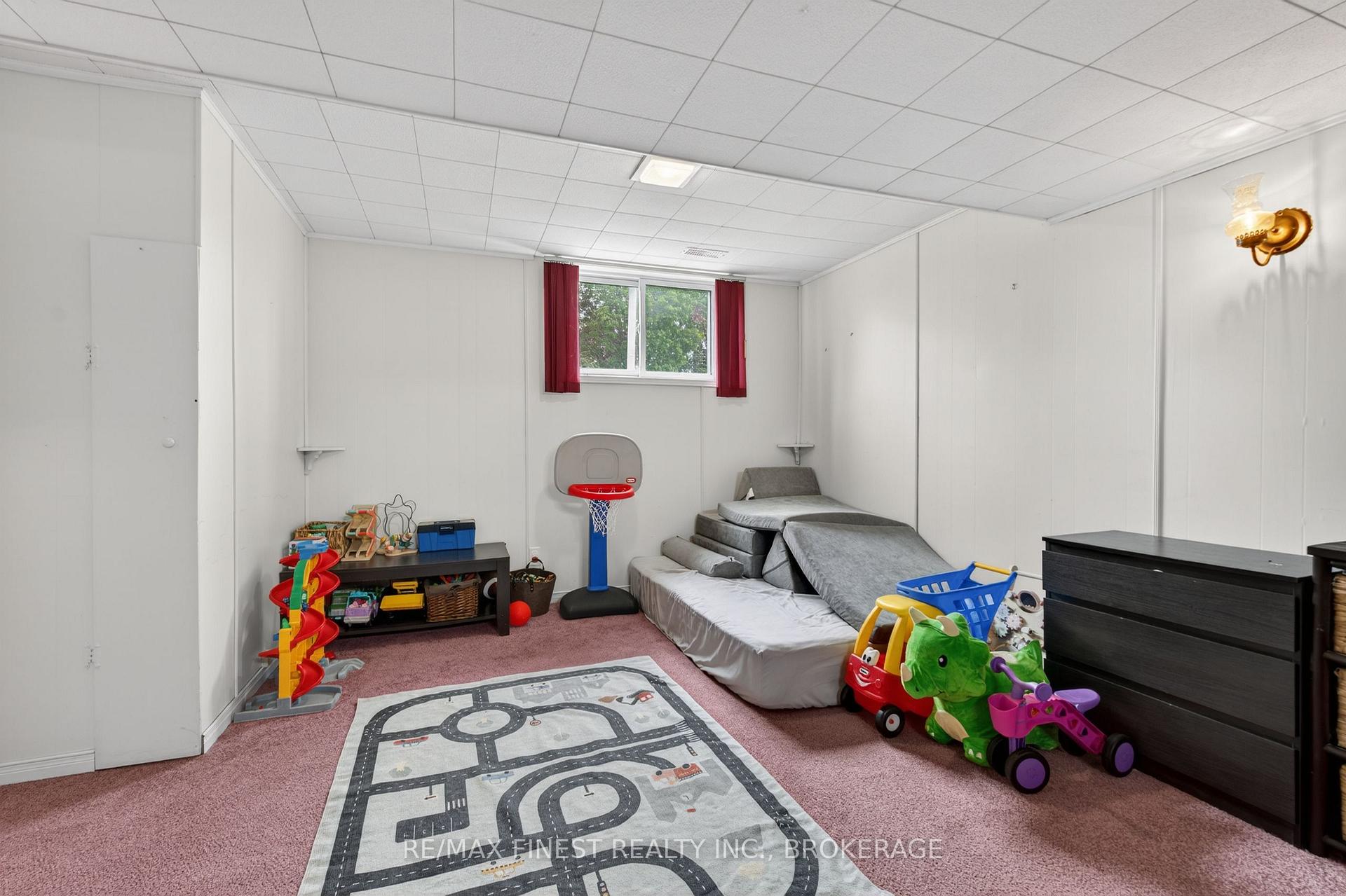 Photo 22 of 14 Chesterfield Drive, Loyalist, Amherstview — HOMEH