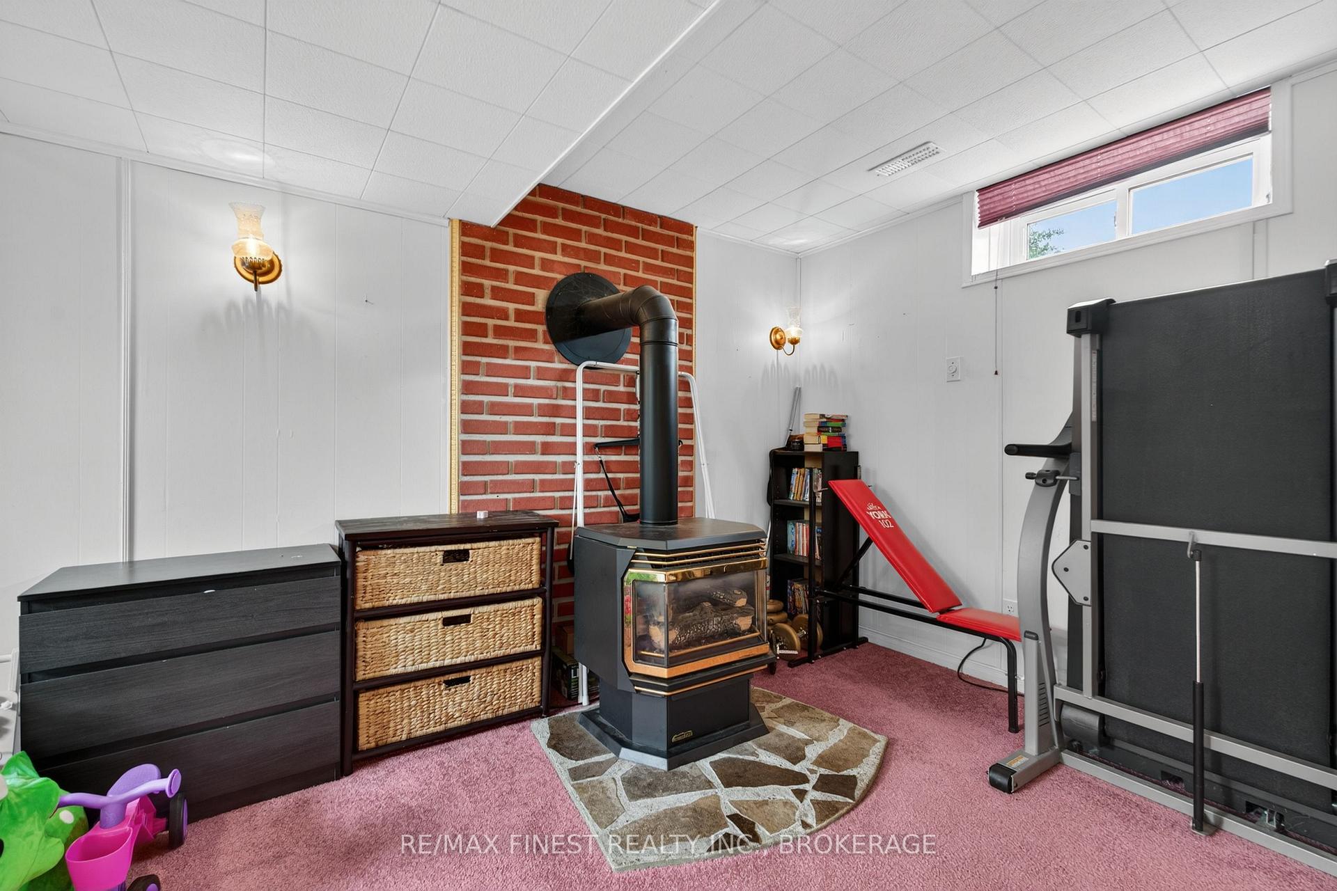 Photo 23 of 14 Chesterfield Drive, Loyalist, Amherstview — HOMEH