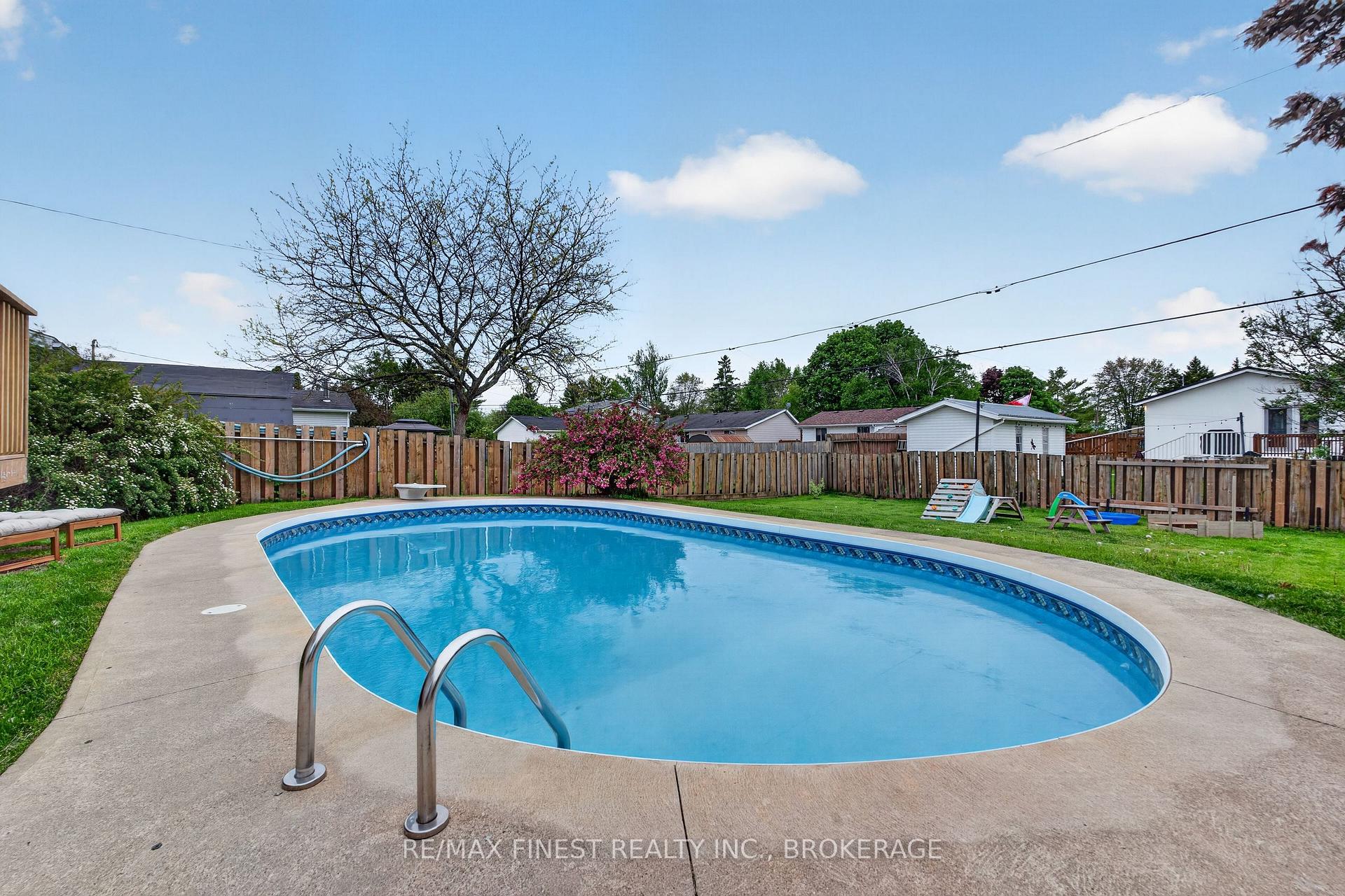 Photo 31 of 14 Chesterfield Drive, Loyalist, Amherstview — HOMEH