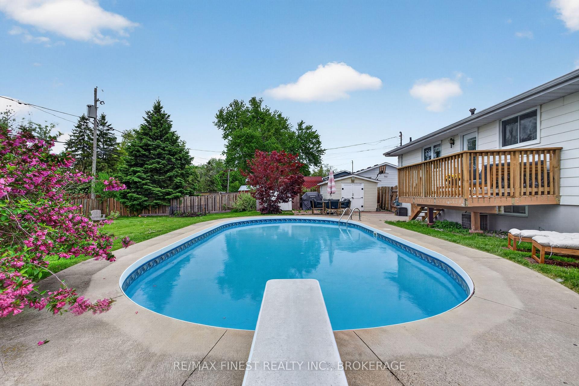 Photo 33 of 14 Chesterfield Drive, Loyalist, Amherstview — HOMEH