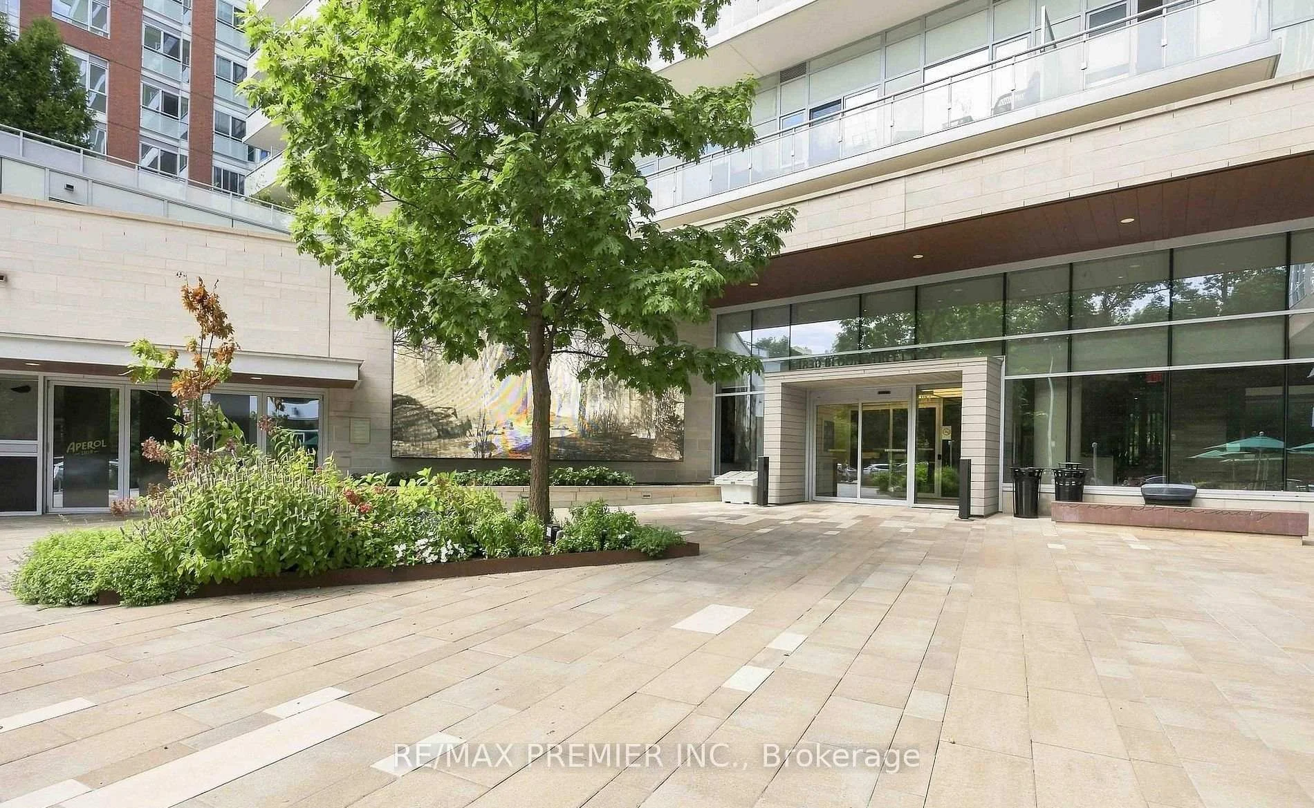 Photo 4 of Unit 416, 1830 Bloor Street W, Toronto, High Park North — HOMEH