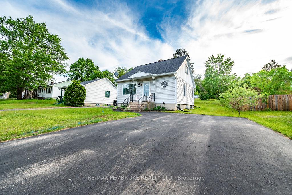 Photo 3 of 14 Summit Street, Deep River, Deep River — HOMEH