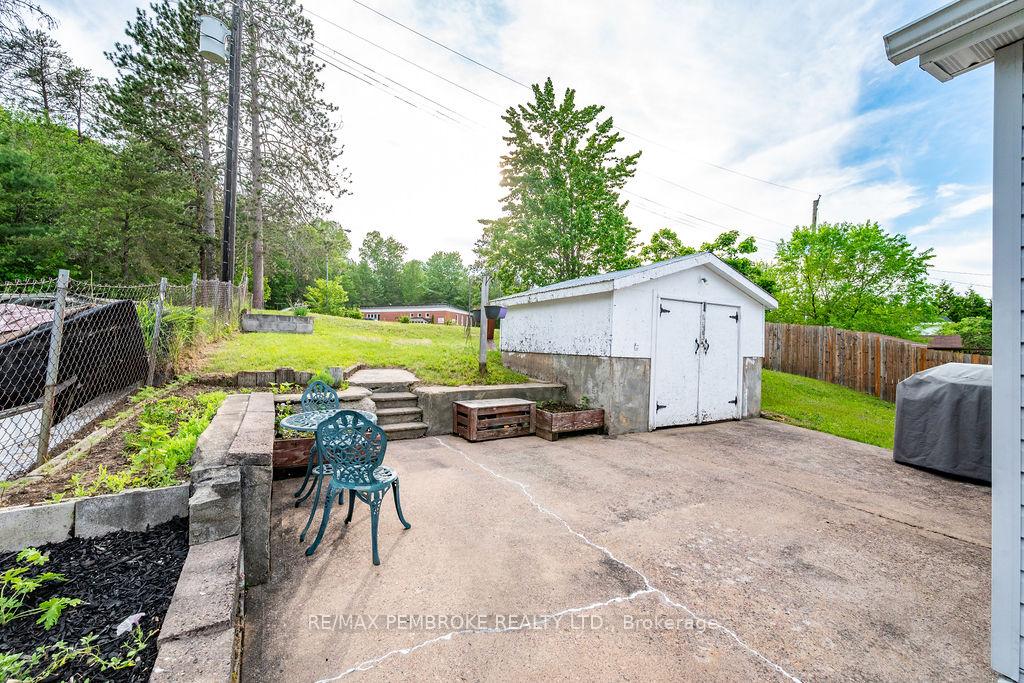 Photo 4 of 14 Summit Street, Deep River, Deep River — HOMEH