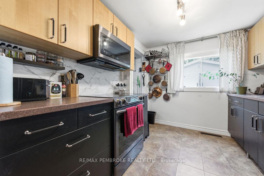 Photo 22 of 14 Summit Street, Deep River, Deep River — HOMEH