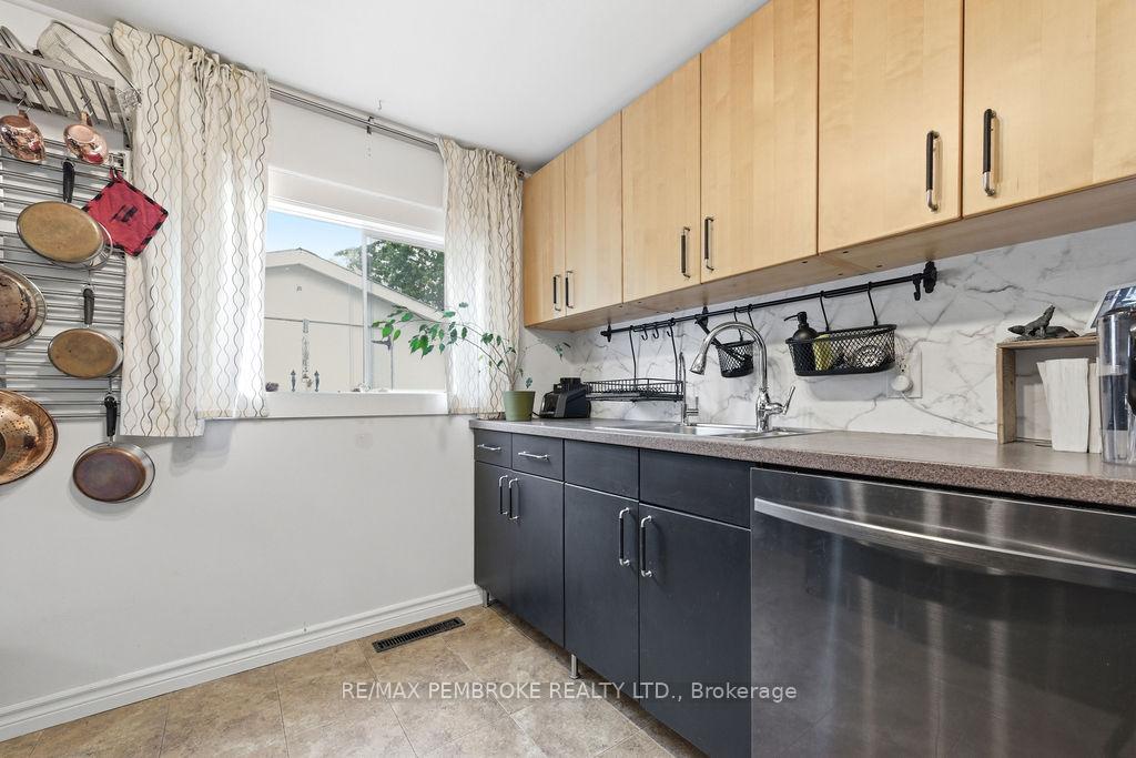 Photo 26 of 14 Summit Street, Deep River, Deep River — HOMEH