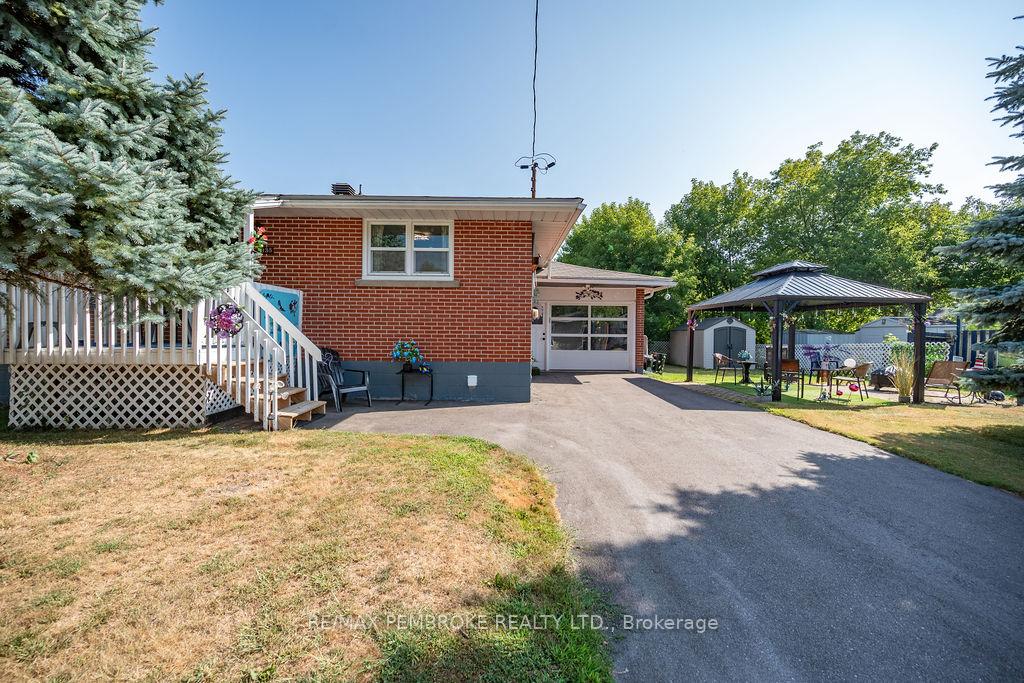 Photo 3 of 335 Willard Street, Pembroke, Pembroke — HOMEH