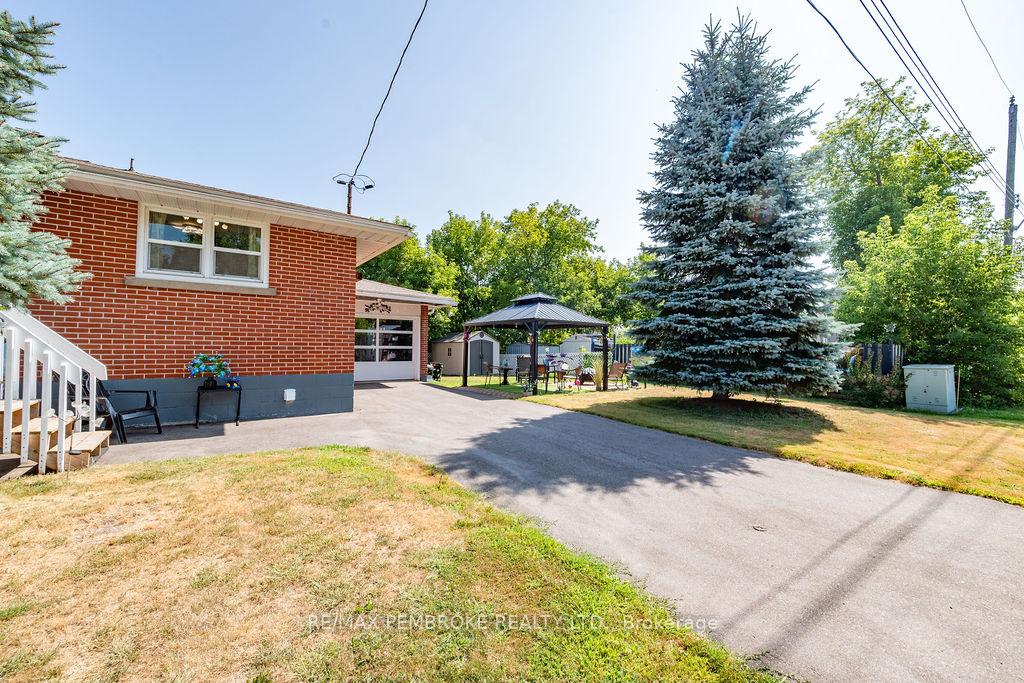 Photo 4 of 335 Willard Street, Pembroke, Pembroke — HOMEH