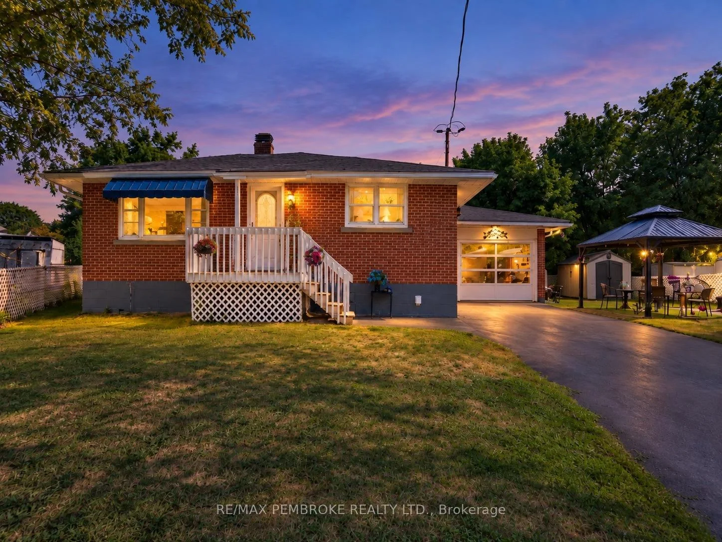 Photo 2 of 335 Willard Street, Pembroke, Pembroke — HOMEH