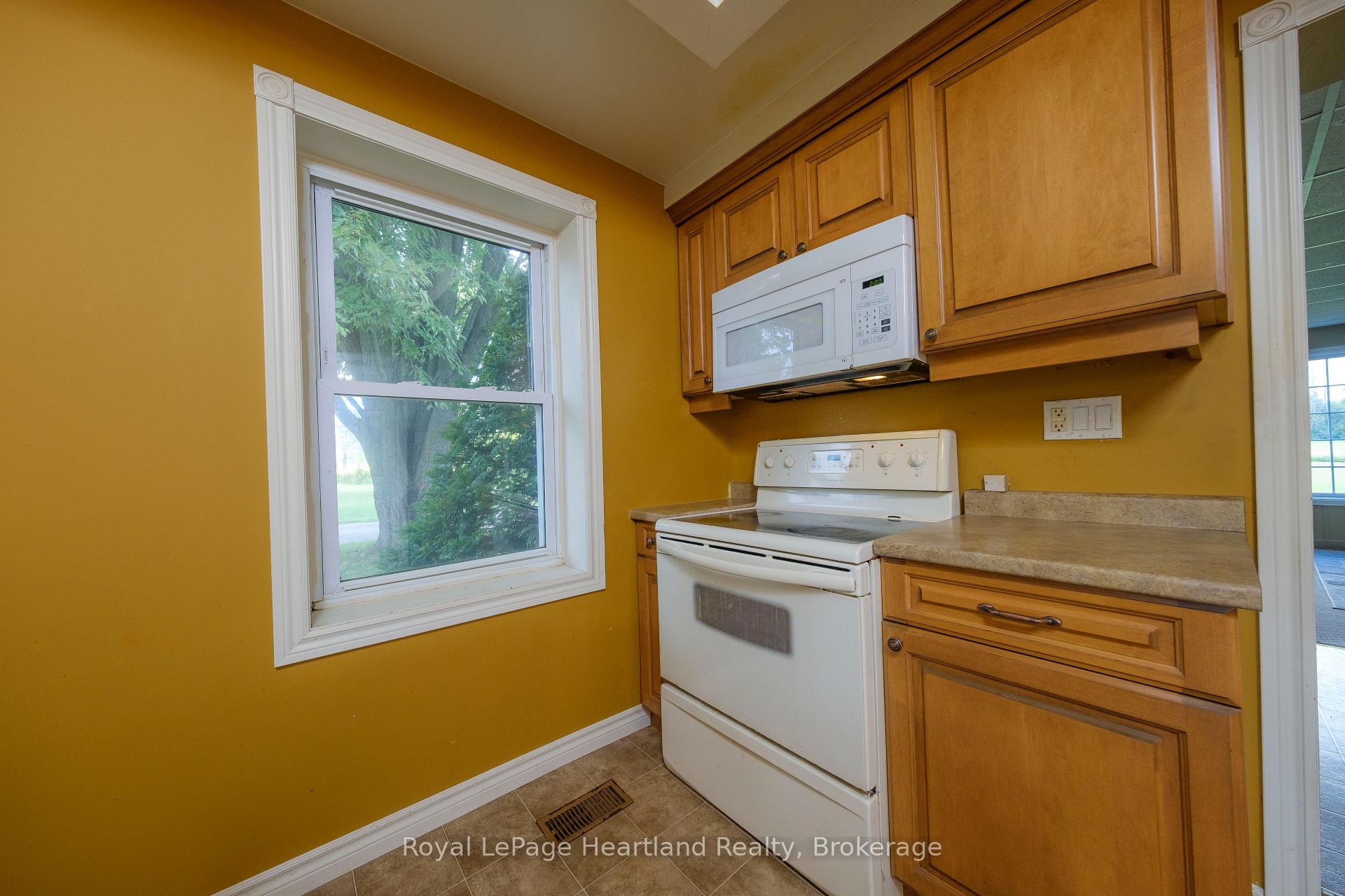 Photo 10 of 78 Bruce Rd 86, Huron-Kinloss — HOMEH