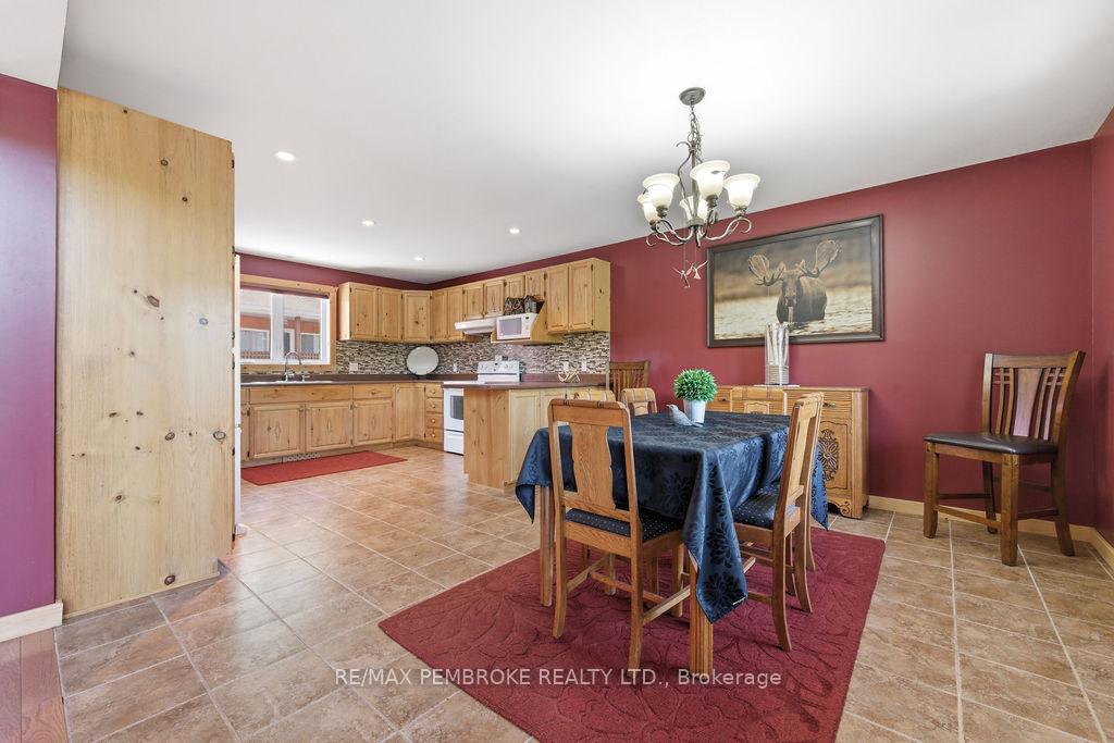 Photo 15 of 208 Red Fox Trail, Head, Clara and Maria, Head Twp — HOMEH