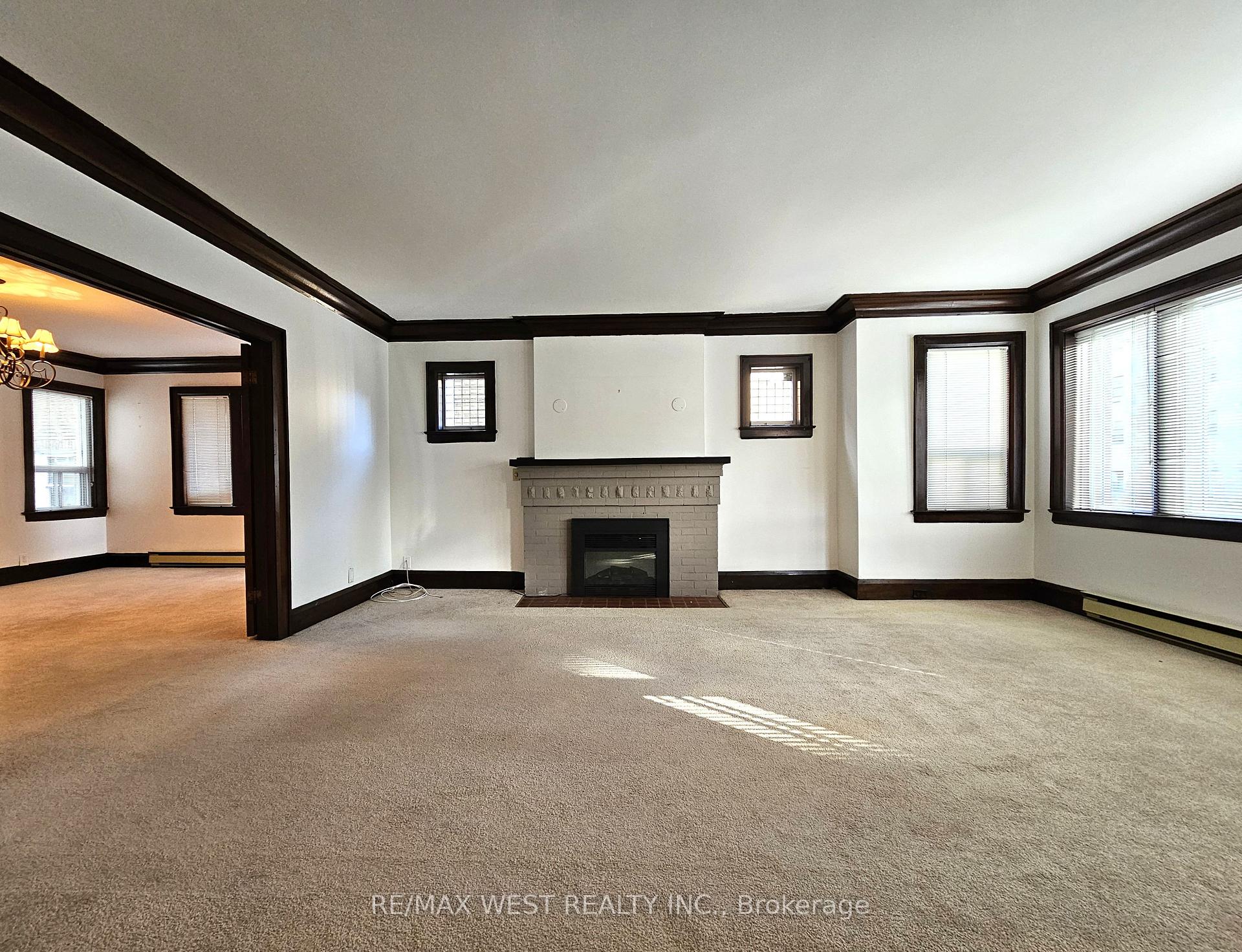 Photo 3 of Unit Main, 10 Oriole Gardens, Toronto, Yonge-St. Clair — HOMEH
