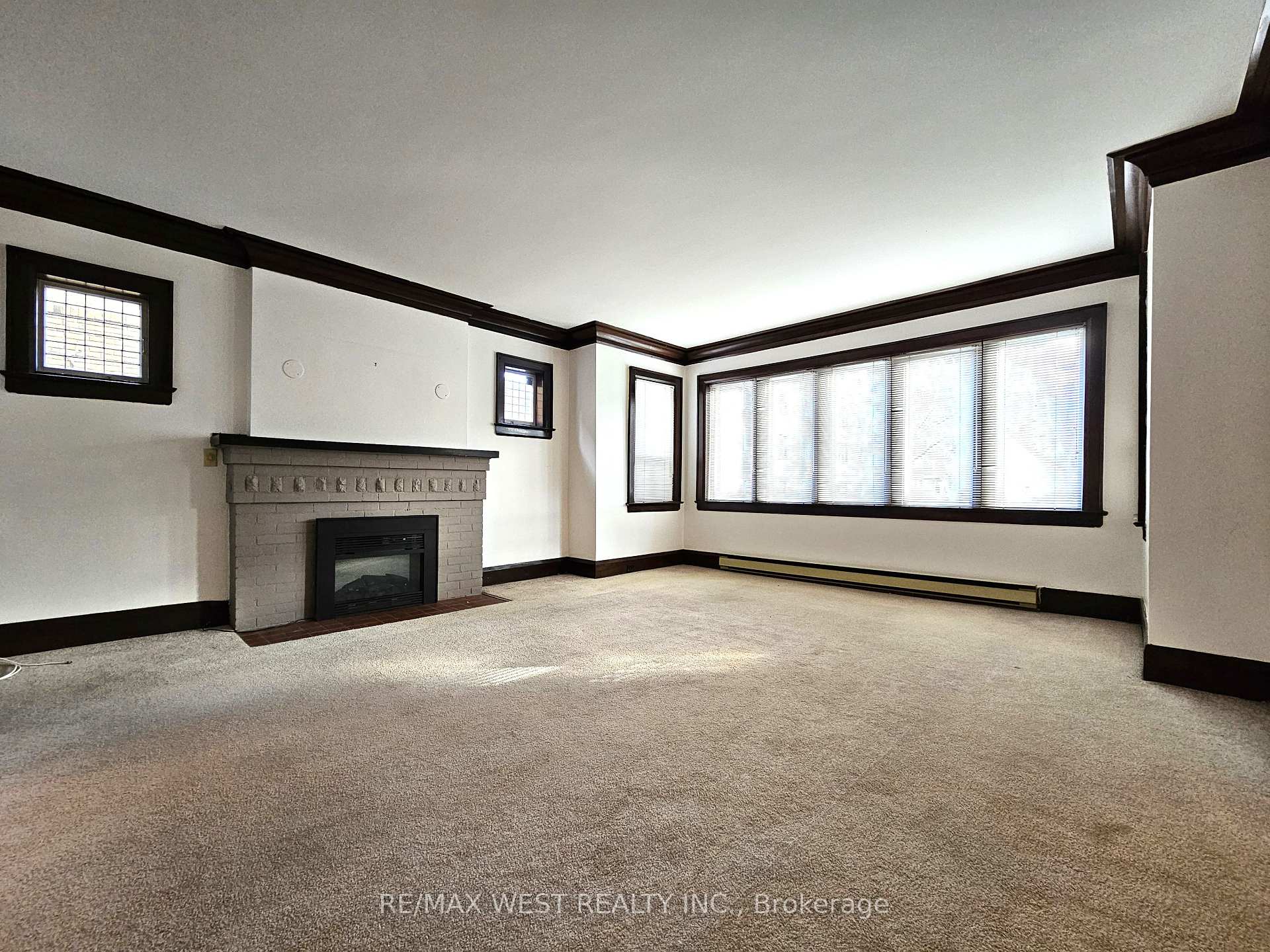 Photo 4 of Unit Main, 10 Oriole Gardens, Toronto, Yonge-St. Clair — HOMEH
