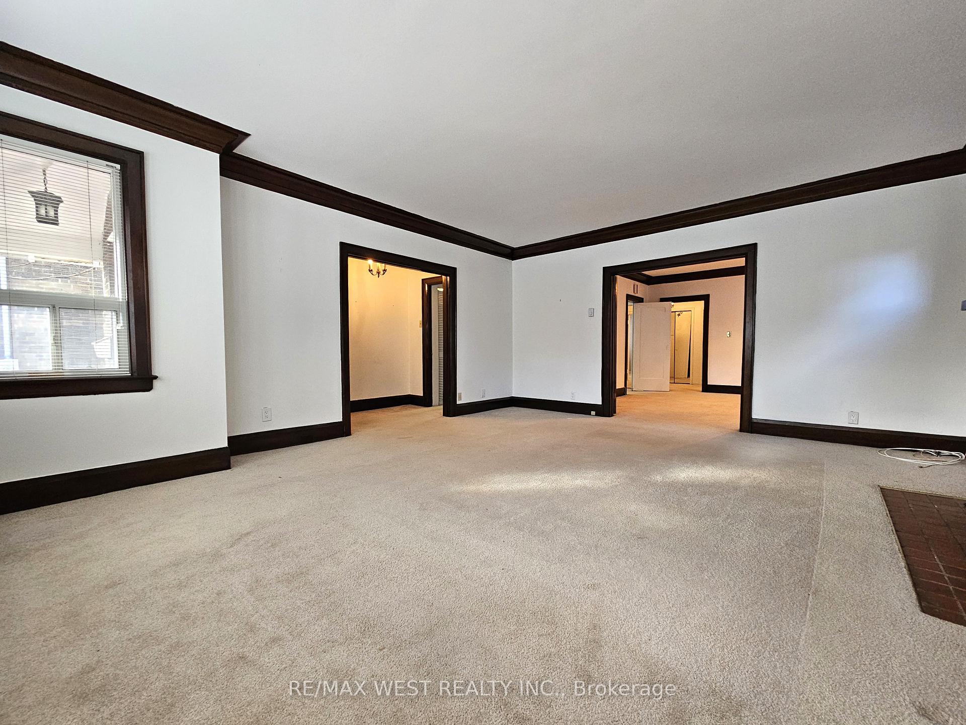 Photo 6 of Unit Main, 10 Oriole Gardens, Toronto, Yonge-St. Clair — HOMEH