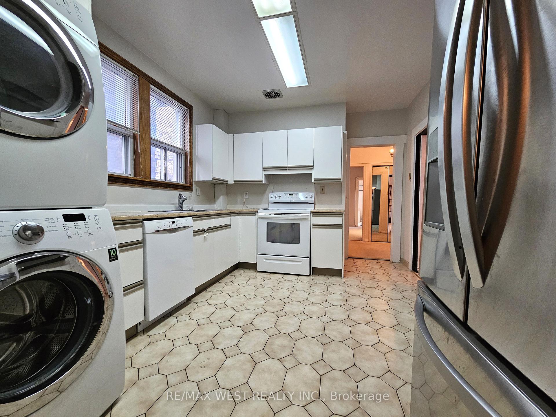 Photo 12 of Unit Main, 10 Oriole Gardens, Toronto, Yonge-St. Clair — HOMEH