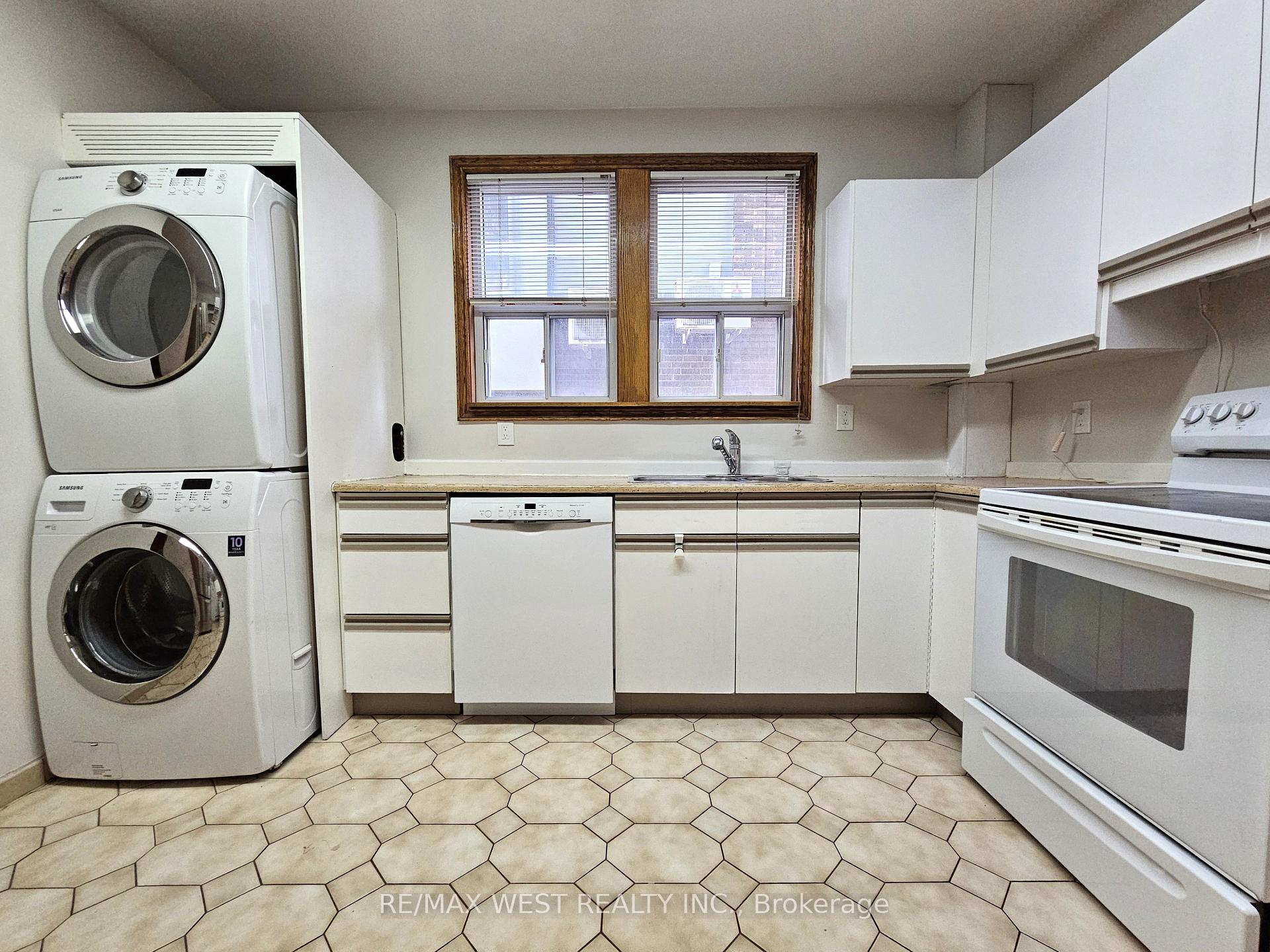 Photo 13 of Unit Main, 10 Oriole Gardens, Toronto, Yonge-St. Clair — HOMEH