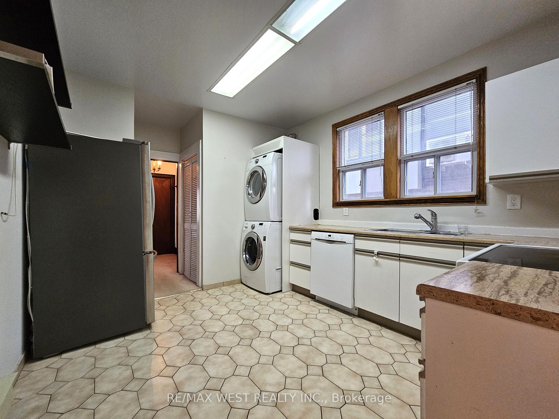 Photo 14 of Unit Main, 10 Oriole Gardens, Toronto, Yonge-St. Clair — HOMEH