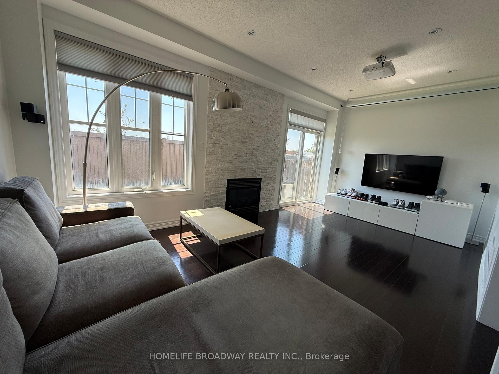 Photo 4 of 49 Staglin Court, Markham, Cathedraltown — HOMEH