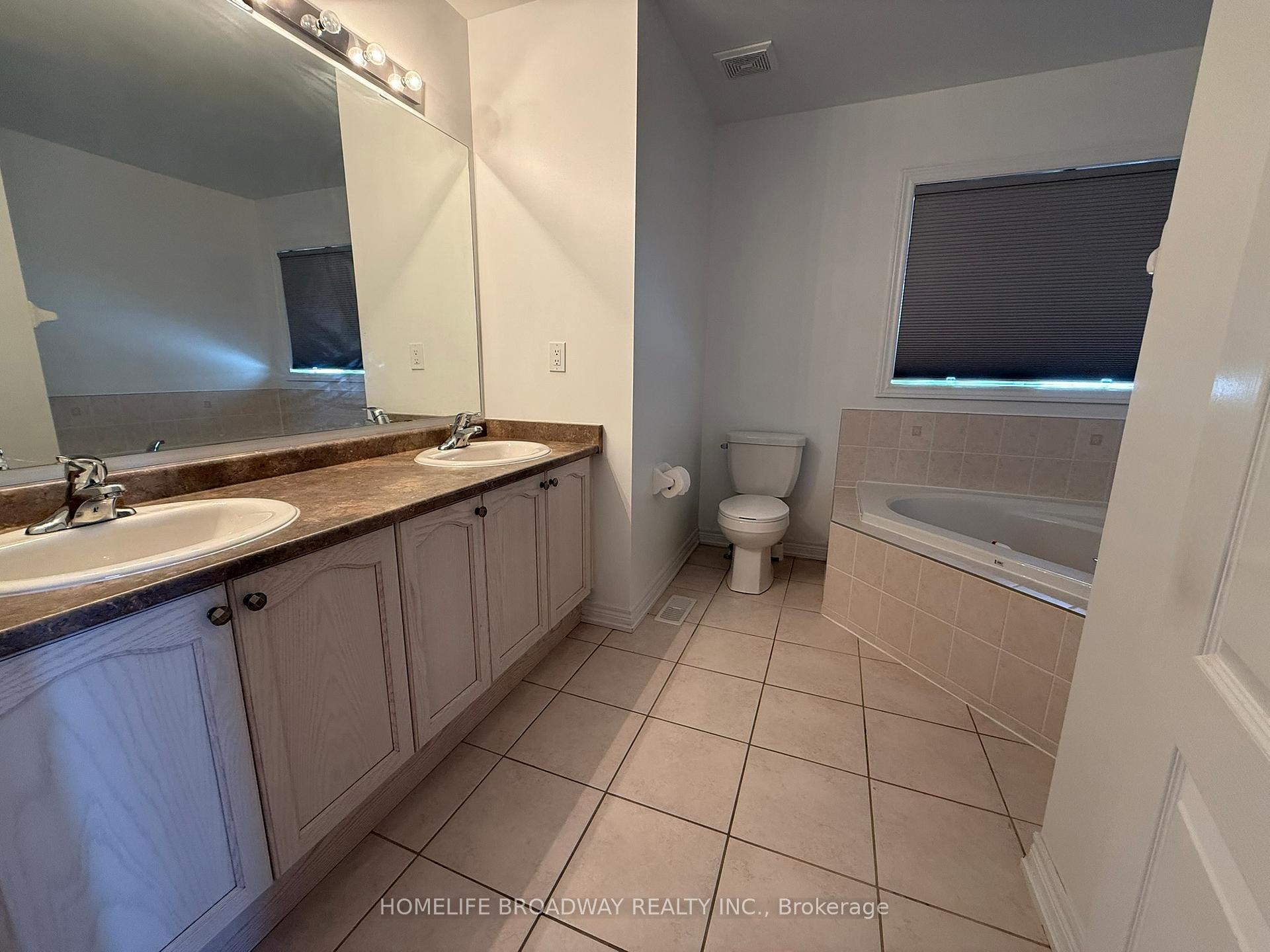 Photo 7 of 49 Staglin Court, Markham, Cathedraltown — HOMEH