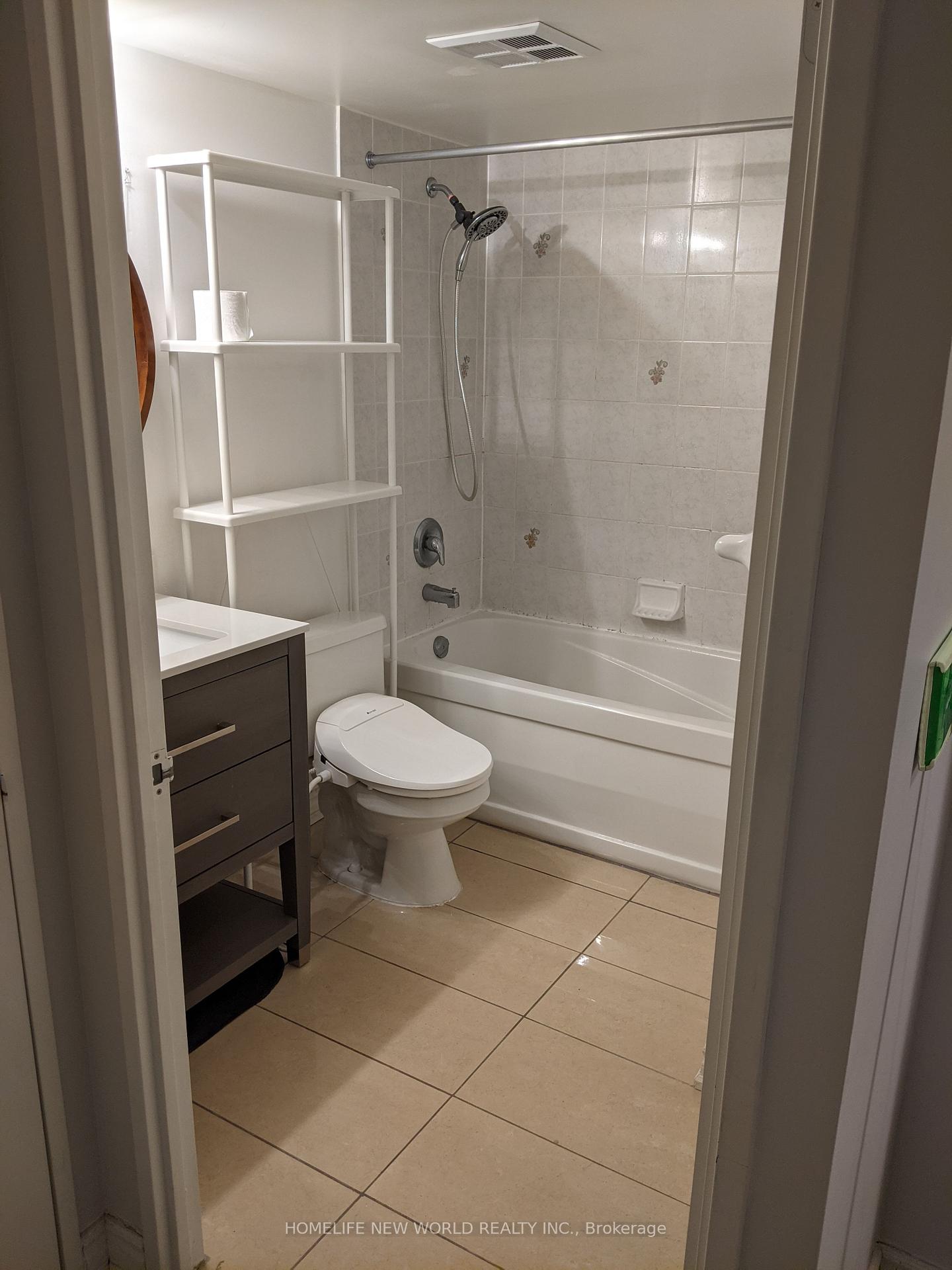 Photo 6 of Unit 603, 23 Hollywood Avenue, North York, Willowdale East — HOMEH