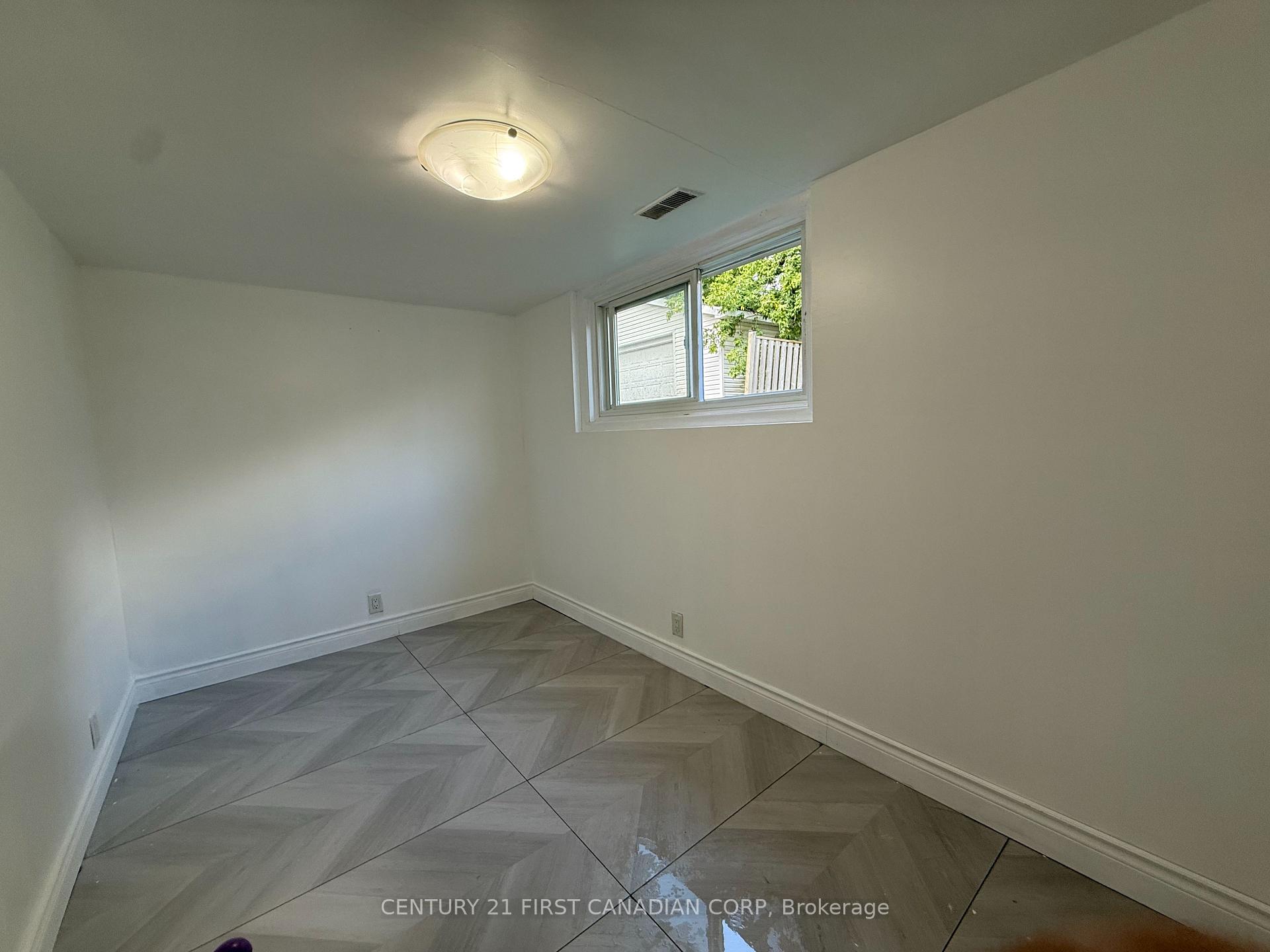 Photo 8 of Unit 1, 228 Burnside Drive, London, East I — HOMEH