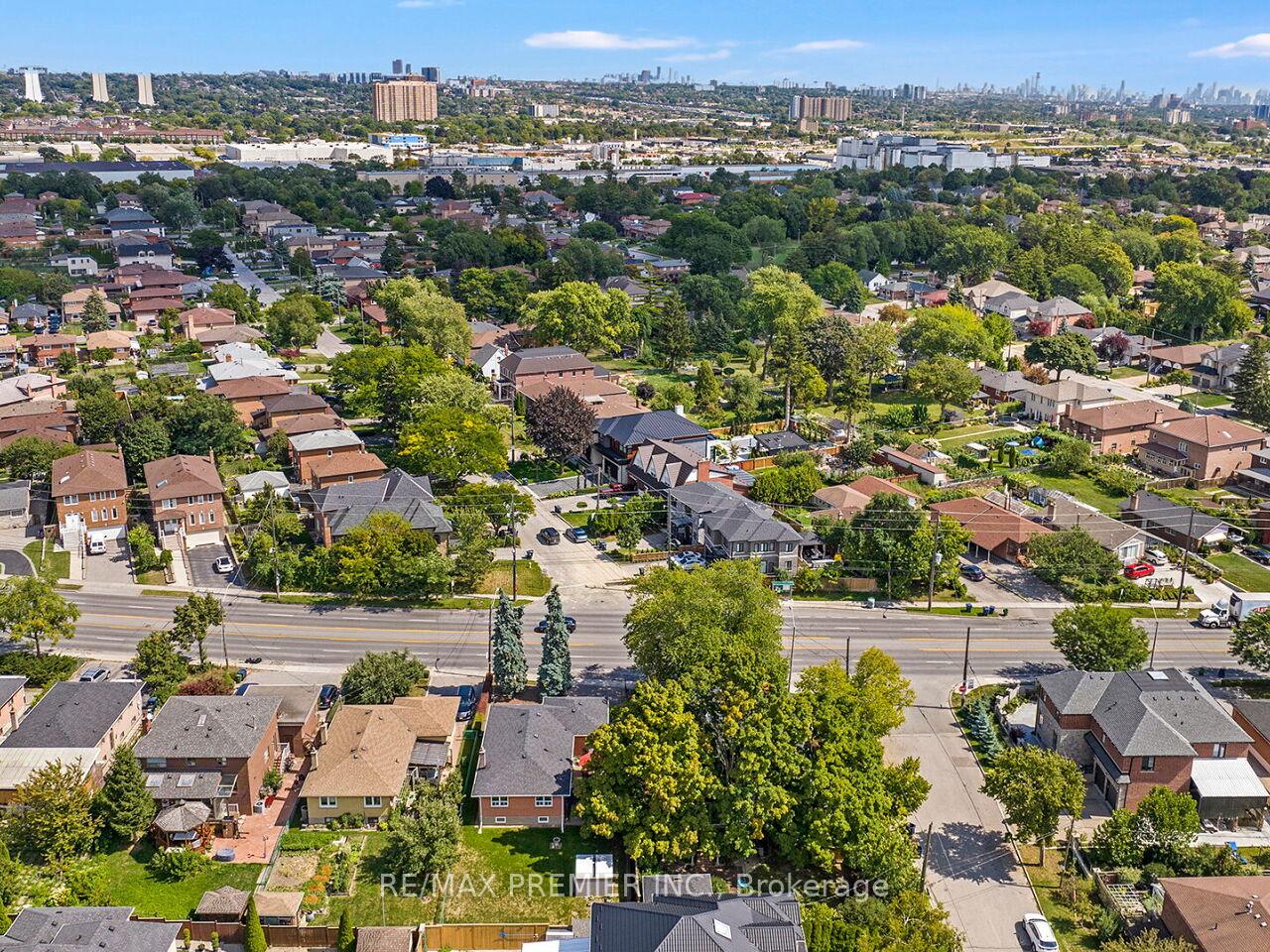 Photo 33 of 2894 Weston Road, North York, Humberlea-Pelmo Park — HOMEH
