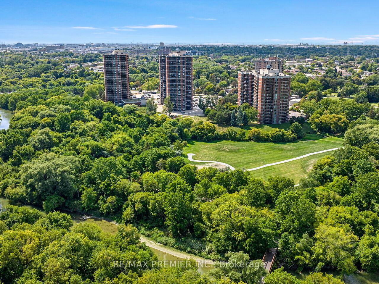 Photo 34 of 2894 Weston Road, North York, Humberlea-Pelmo Park — HOMEH