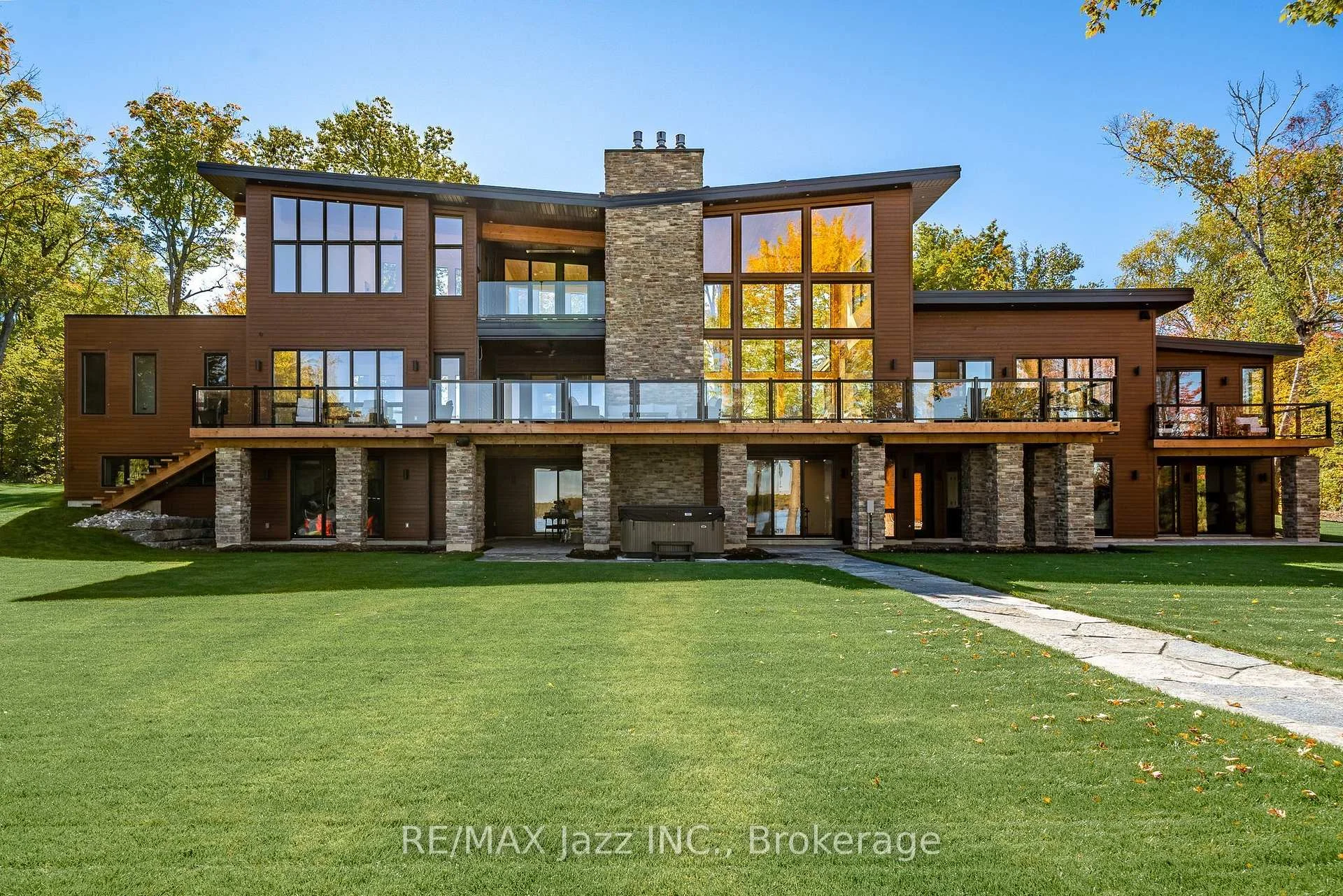 Photo 3 of 151 Elysian Fields Road, Kawartha Lakes, Fenelon — HOMEH