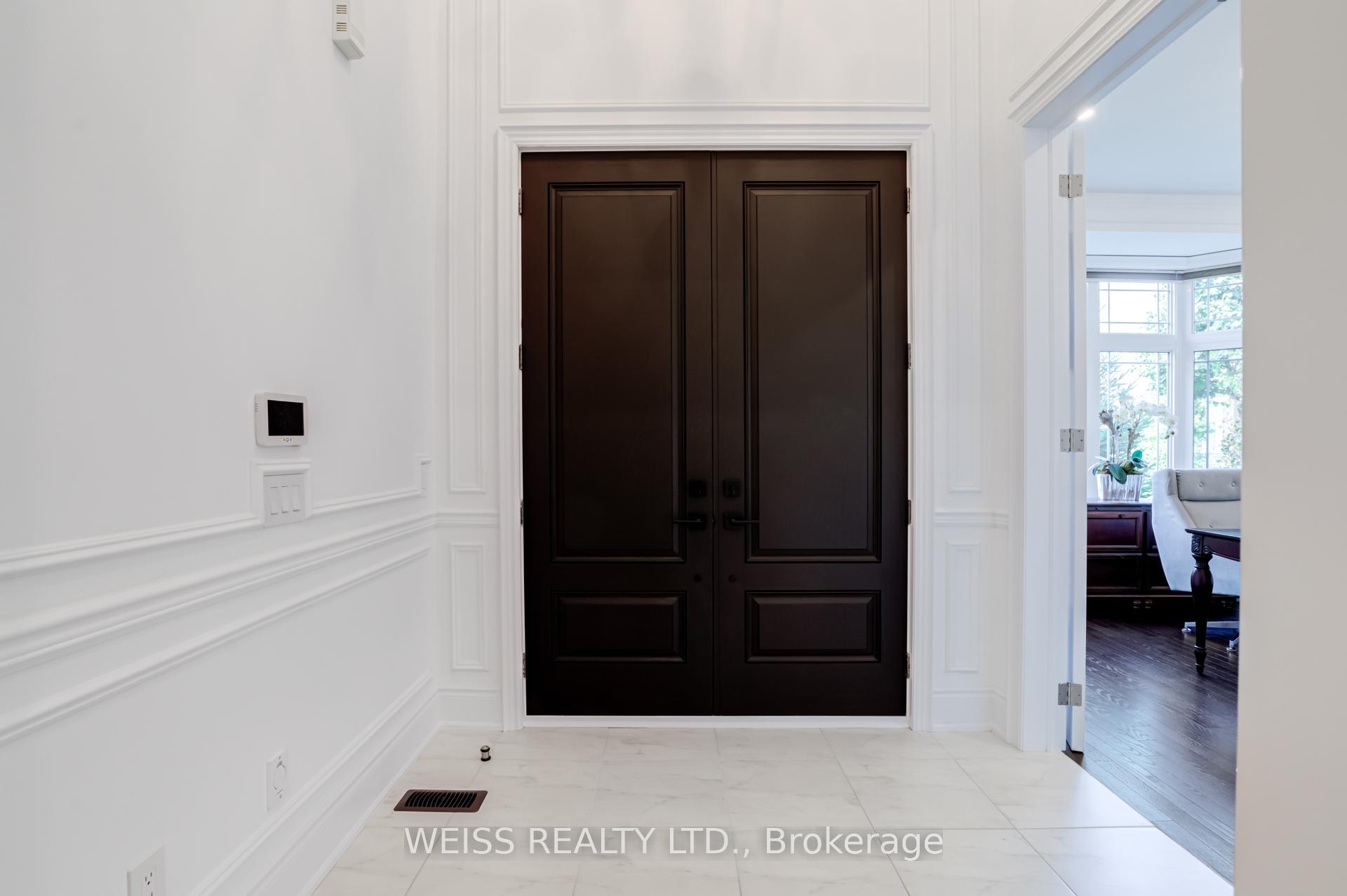 Photo 3 of 43 Chesney Crescent, Vaughan, Kleinburg — HOMEH