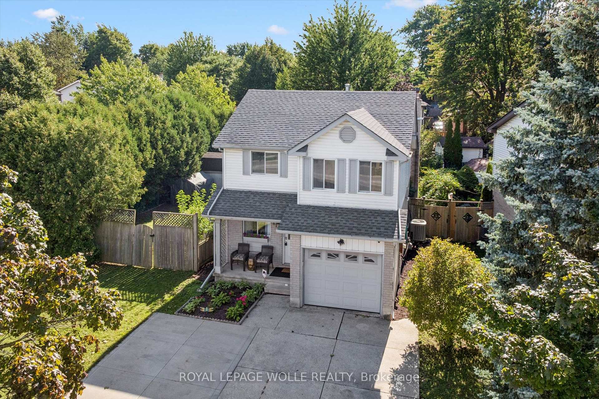 Photo 4 of 616 Westheights Drive, Kitchener, Forest Heights — HOMEH