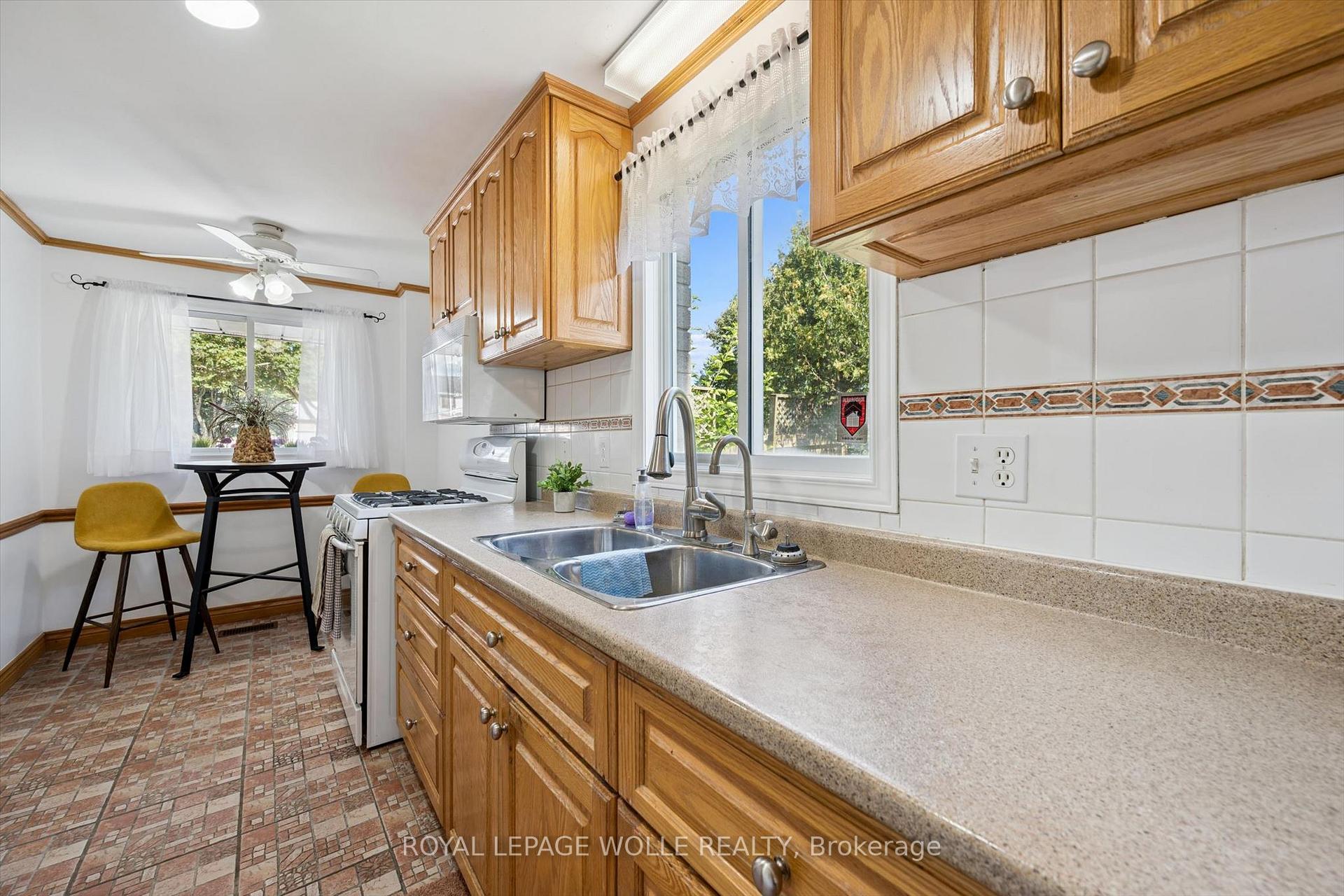 Photo 15 of 616 Westheights Drive, Kitchener, Forest Heights — HOMEH