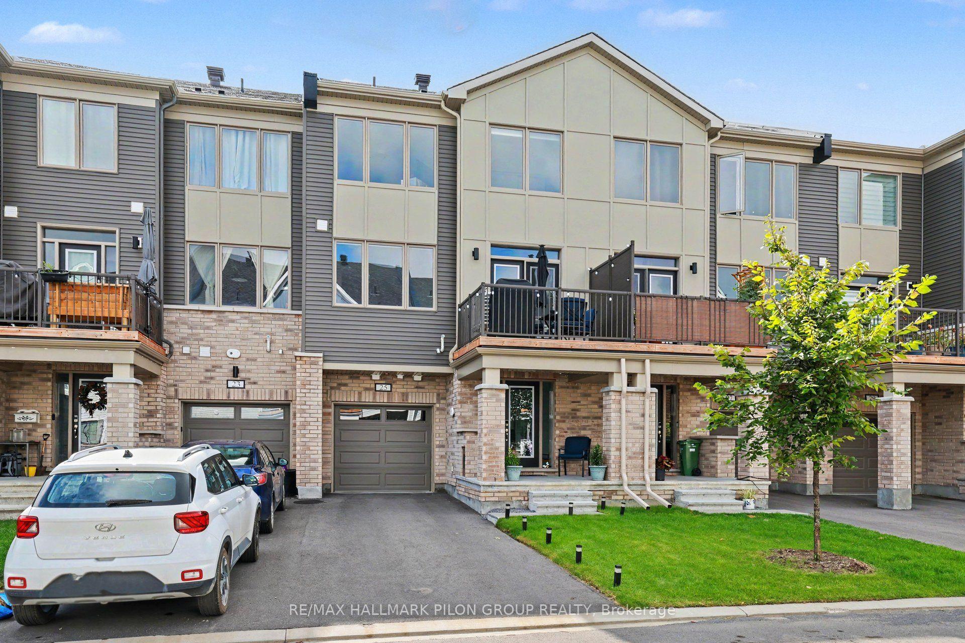 Photo 1 of 25 Stitch Mews, Ottawa, Goulbourn Twp From Franktown Rd/South To Rideau — HOMEH