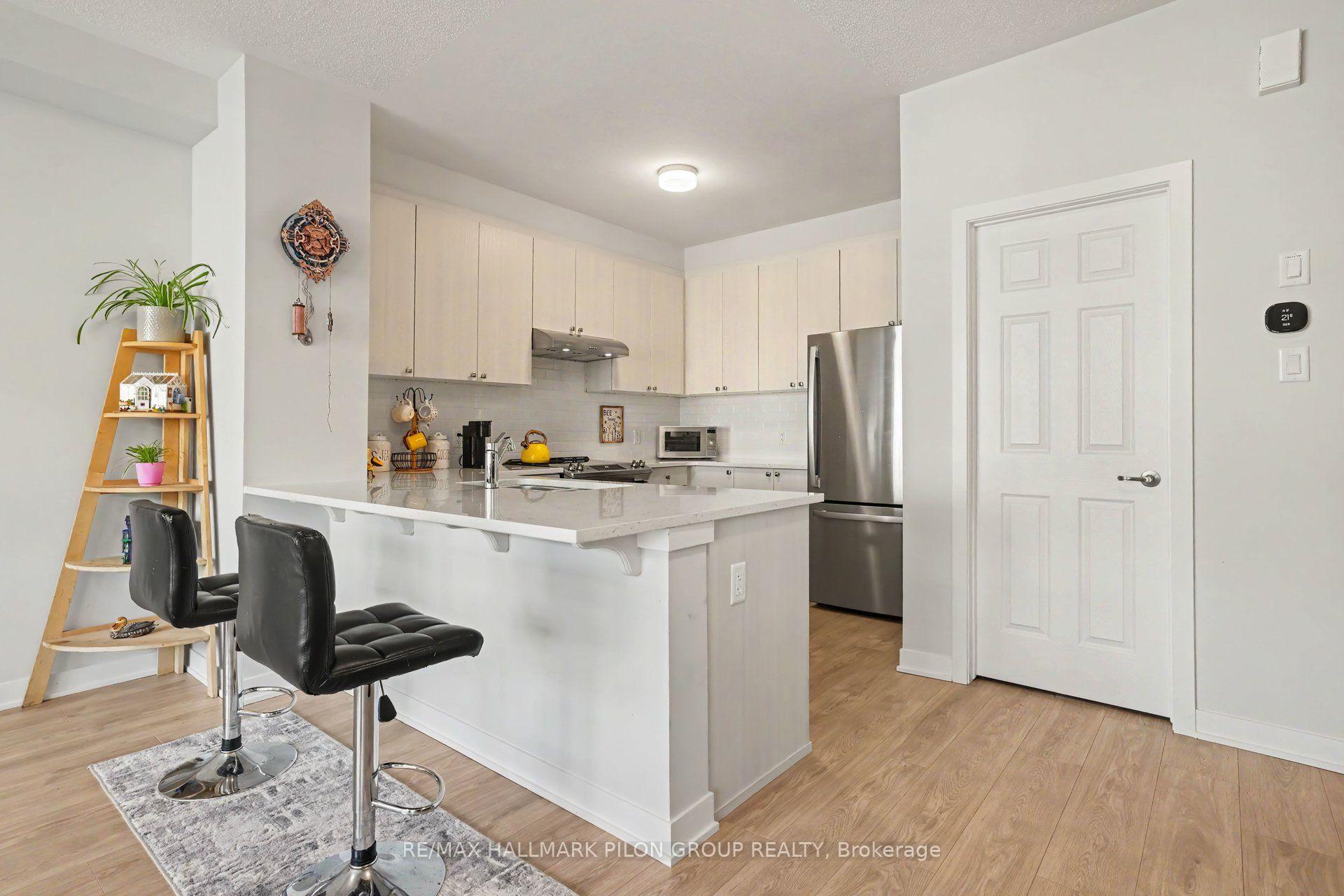 Photo 3 of 25 Stitch Mews, Ottawa, Goulbourn Twp From Franktown Rd/South To Rideau — HOMEH
