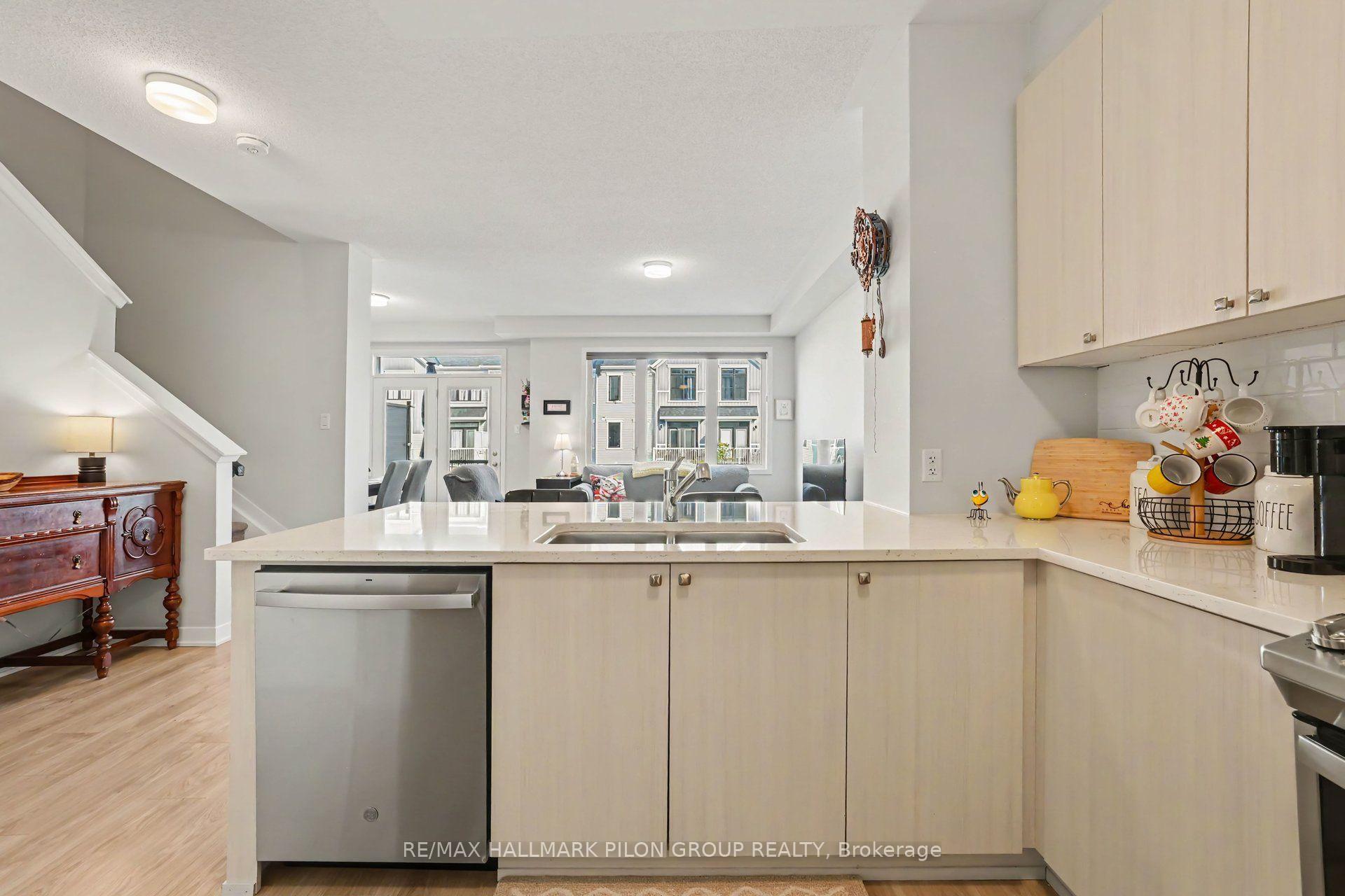 Photo 6 of 25 Stitch Mews, Ottawa, Goulbourn Twp From Franktown Rd/South To Rideau — HOMEH