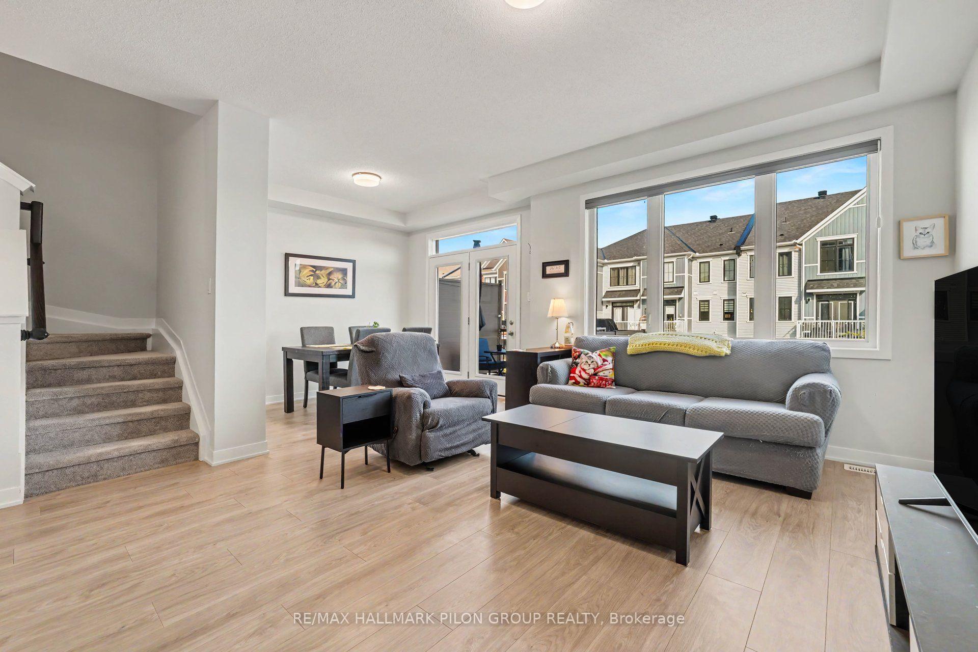 Photo 8 of 25 Stitch Mews, Ottawa, Goulbourn Twp From Franktown Rd/South To Rideau — HOMEH