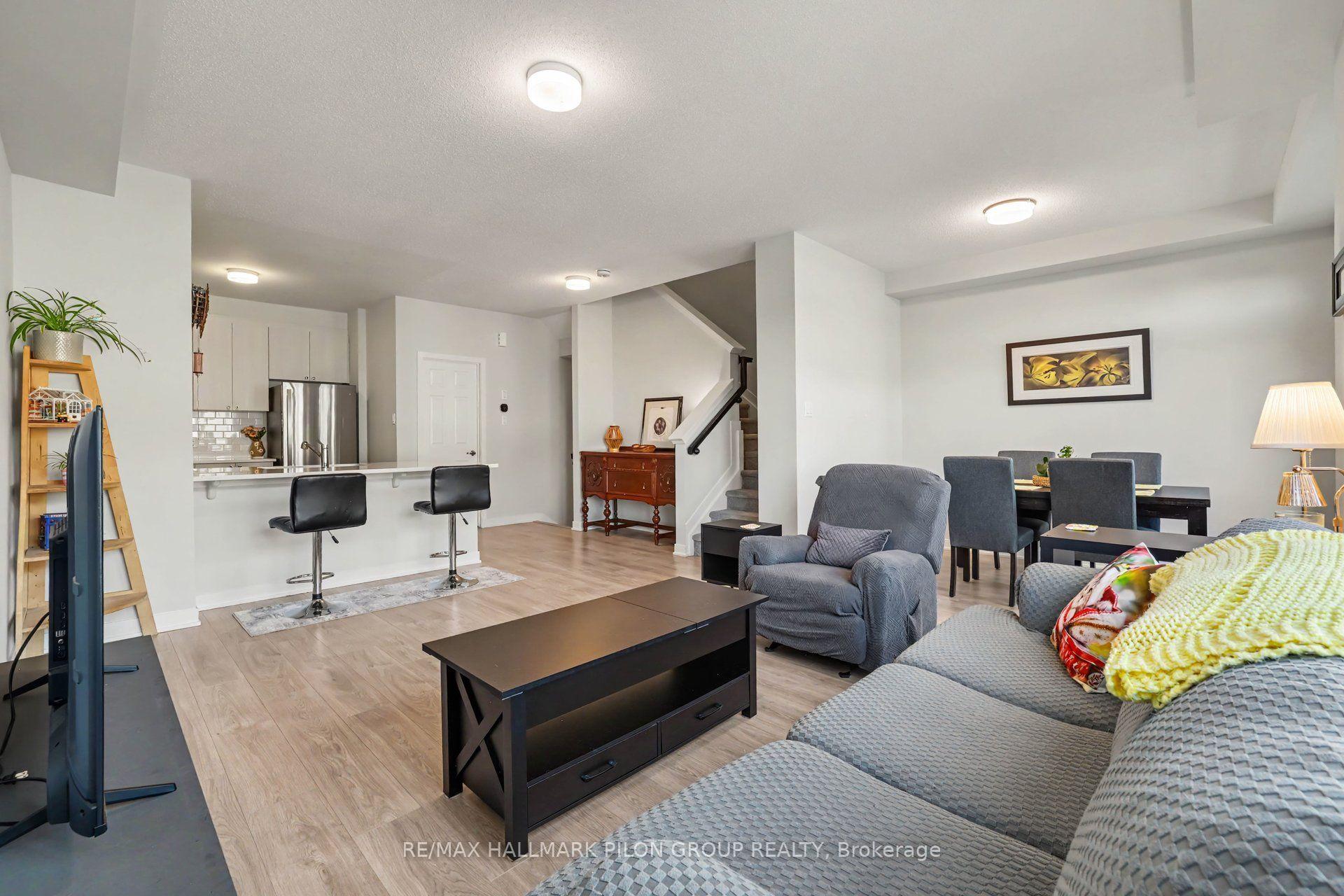 Photo 10 of 25 Stitch Mews, Ottawa, Goulbourn Twp From Franktown Rd/South To Rideau — HOMEH