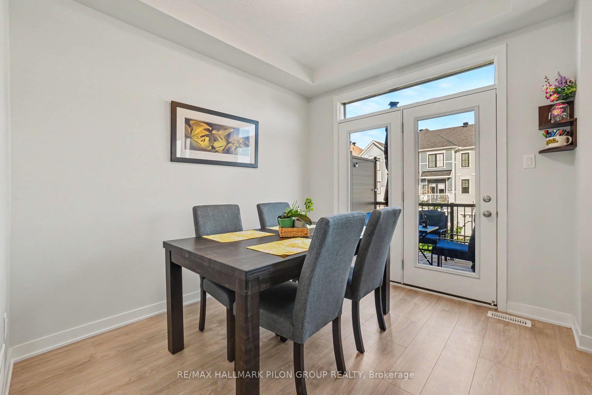Photo 11 of 25 Stitch Mews, Ottawa, Goulbourn Twp From Franktown Rd/South To Rideau — HOMEH