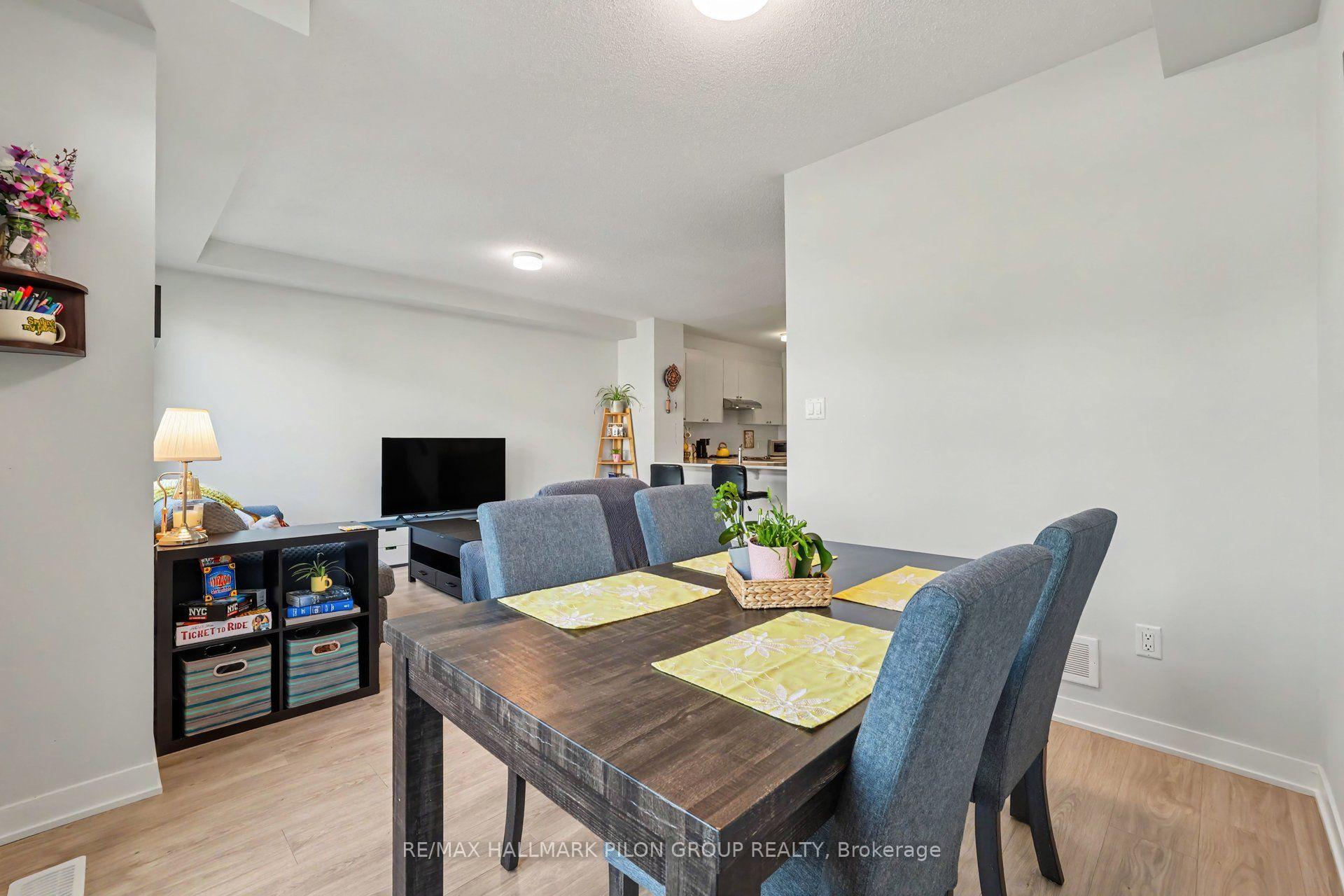 Photo 12 of 25 Stitch Mews, Ottawa, Goulbourn Twp From Franktown Rd/South To Rideau — HOMEH