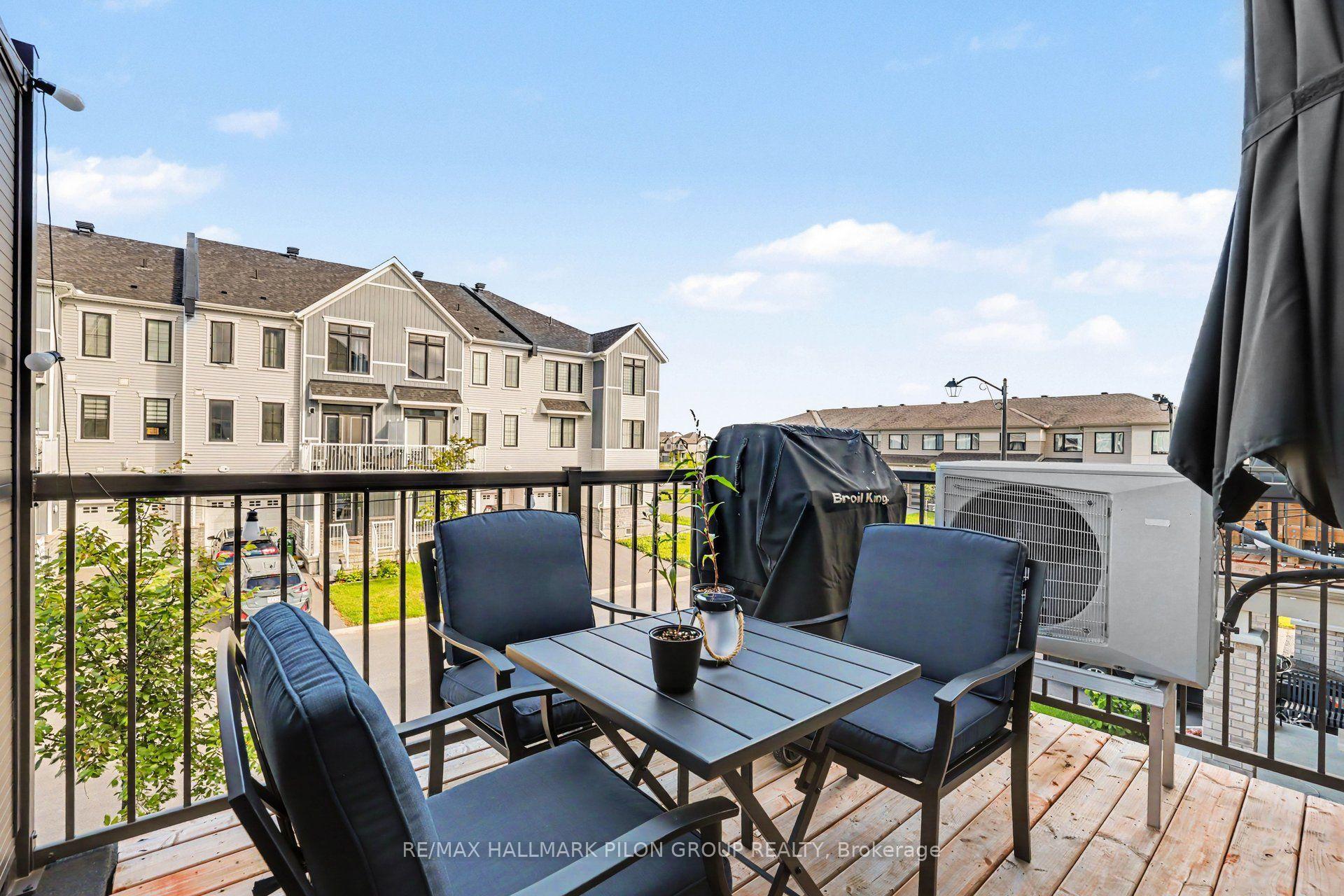 Photo 14 of 25 Stitch Mews, Ottawa, Goulbourn Twp From Franktown Rd/South To Rideau — HOMEH