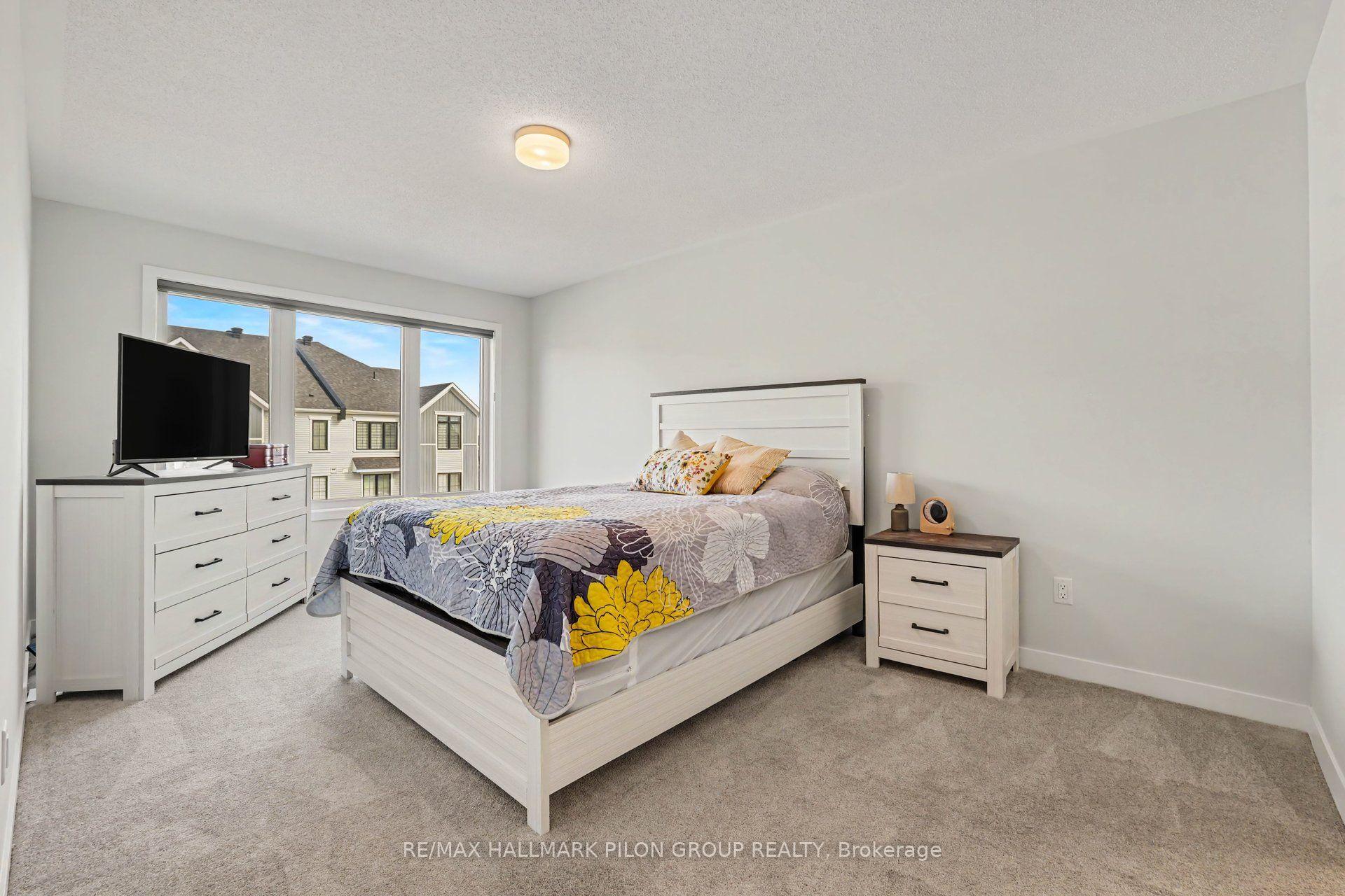 Photo 15 of 25 Stitch Mews, Ottawa, Goulbourn Twp From Franktown Rd/South To Rideau — HOMEH