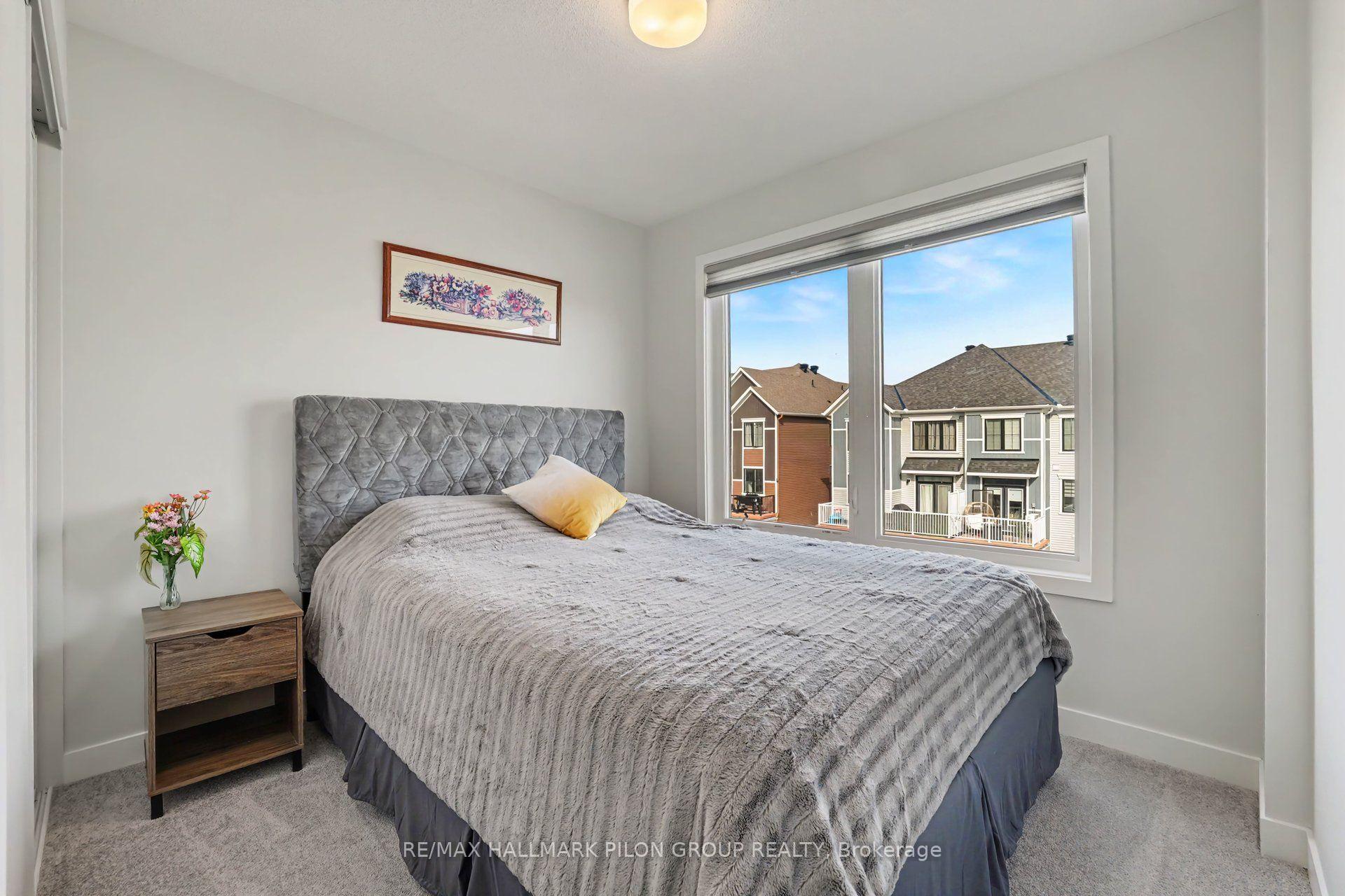 Photo 18 of 25 Stitch Mews, Ottawa, Goulbourn Twp From Franktown Rd/South To Rideau — HOMEH